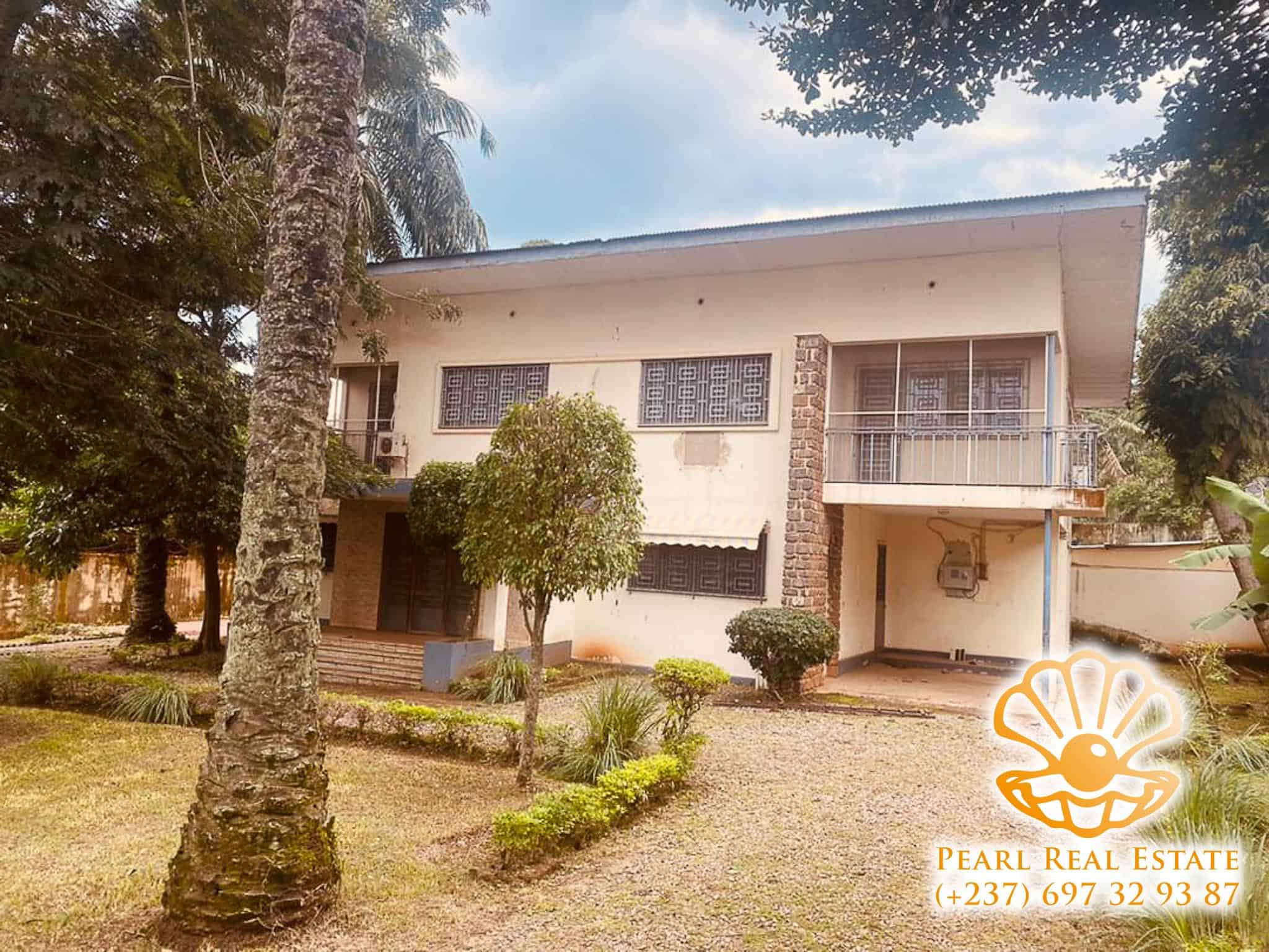 Maison (Villa) à louer - Yaoundé, Bastos, Ambassade d'Israël - 1 salon(s), 4 chambre(s), 3 salle(s) de bains - 1 200 000 FCFA / mois