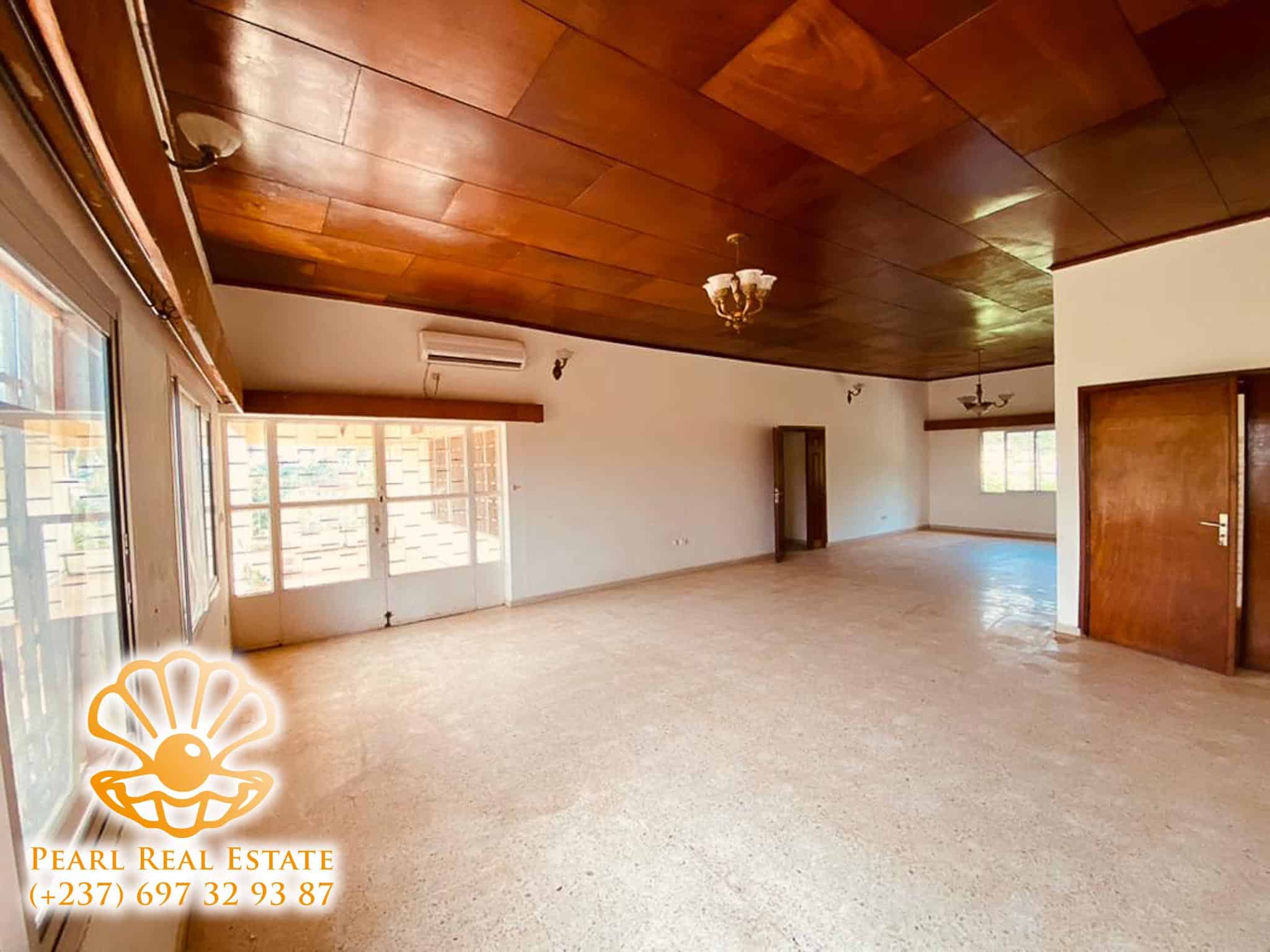 Apartment to rent - Yaoundé, Bastos, Ambassade de Belgique - 1 living room(s), 3 bedroom(s), 2 bathroom(s) - 900 000 FCFA / month
