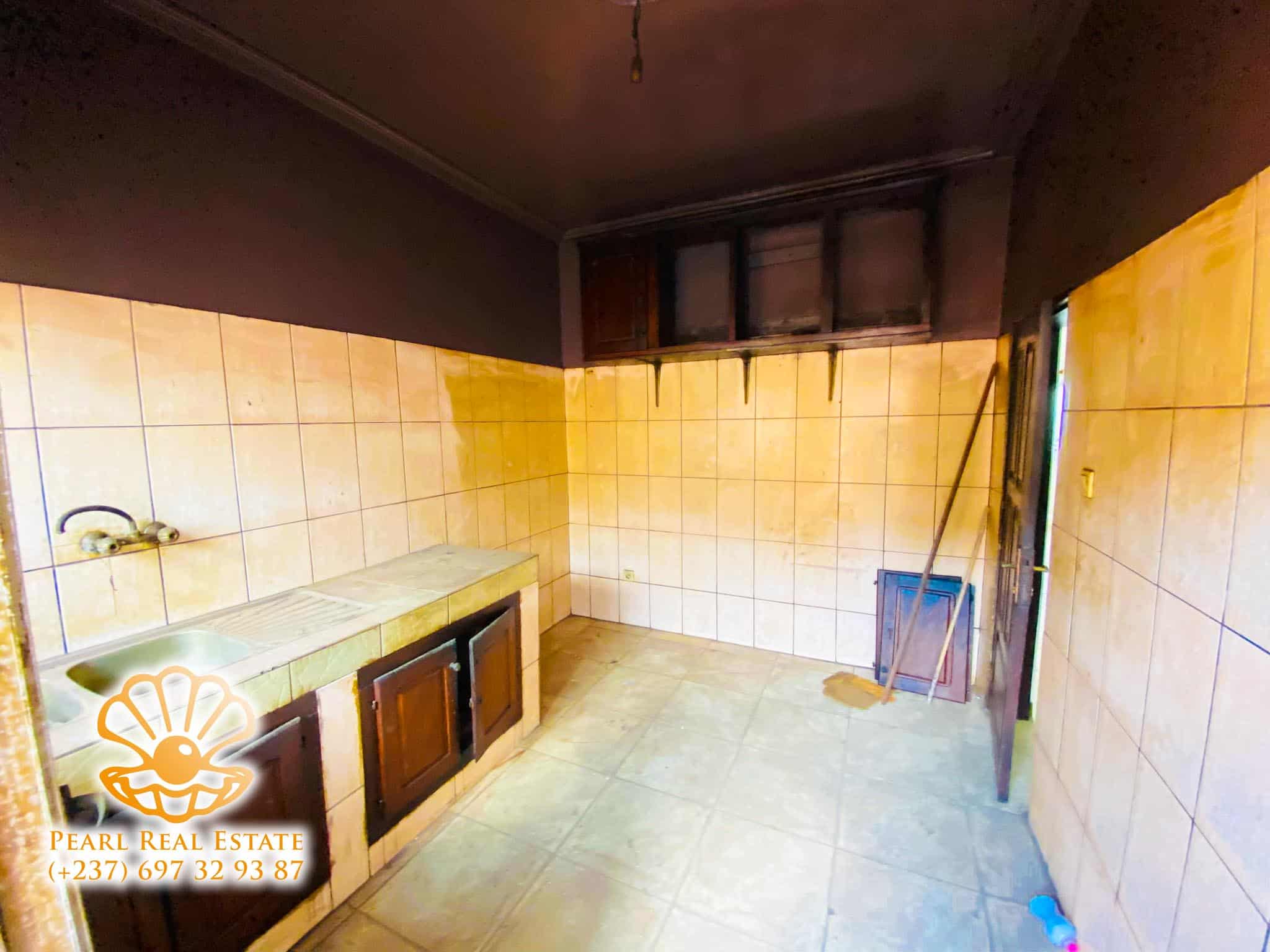 Appartement à louer - Yaoundé, Mfandena, Nouvelle route - 1 salon(s), 2 chambre(s), 1 salle(s) de bains - 250 000 FCFA / mois