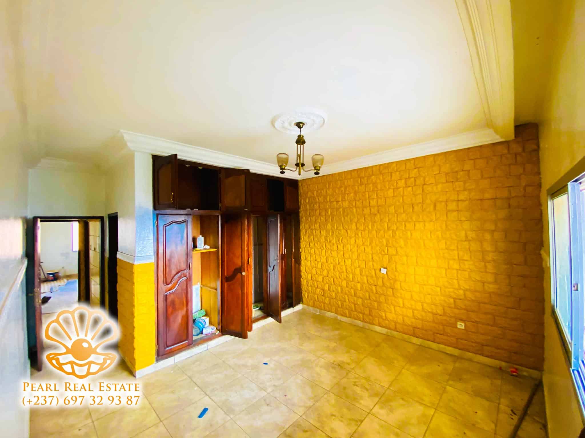 Appartement à louer - Yaoundé, Mfandena, Nouvelle route - 1 salon(s), 2 chambre(s), 1 salle(s) de bains - 250 000 FCFA / mois