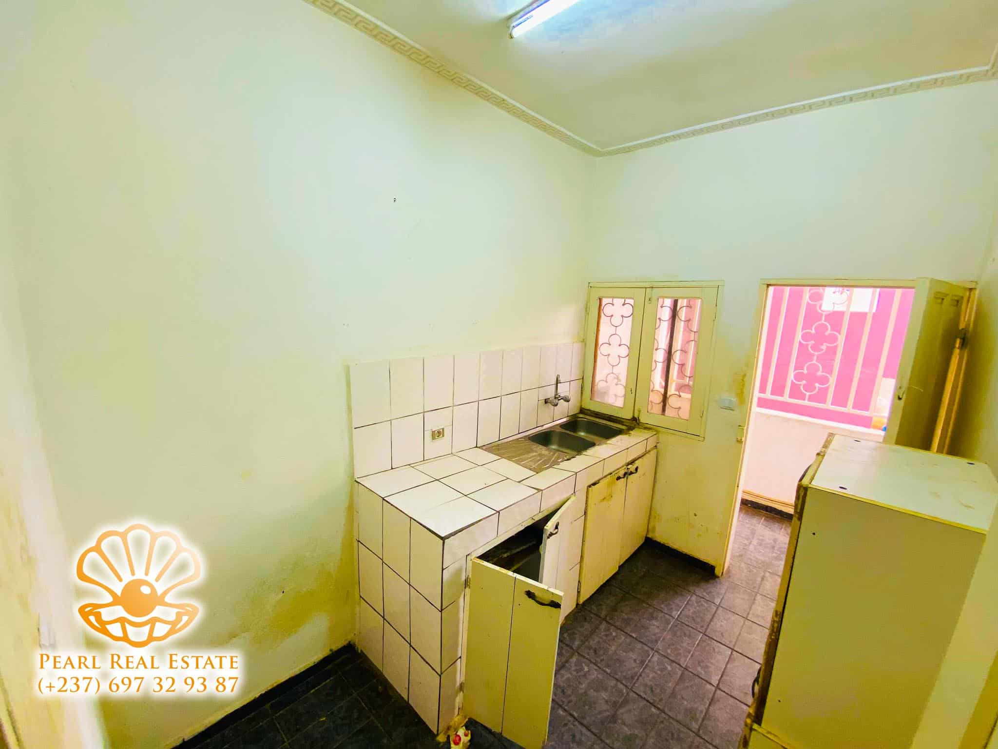 Appartement à louer - Yaoundé, Bastos, Ambassade de Chine - 1 salon(s), 2 chambre(s), 1 salle(s) de bains - 250 000 FCFA / mois