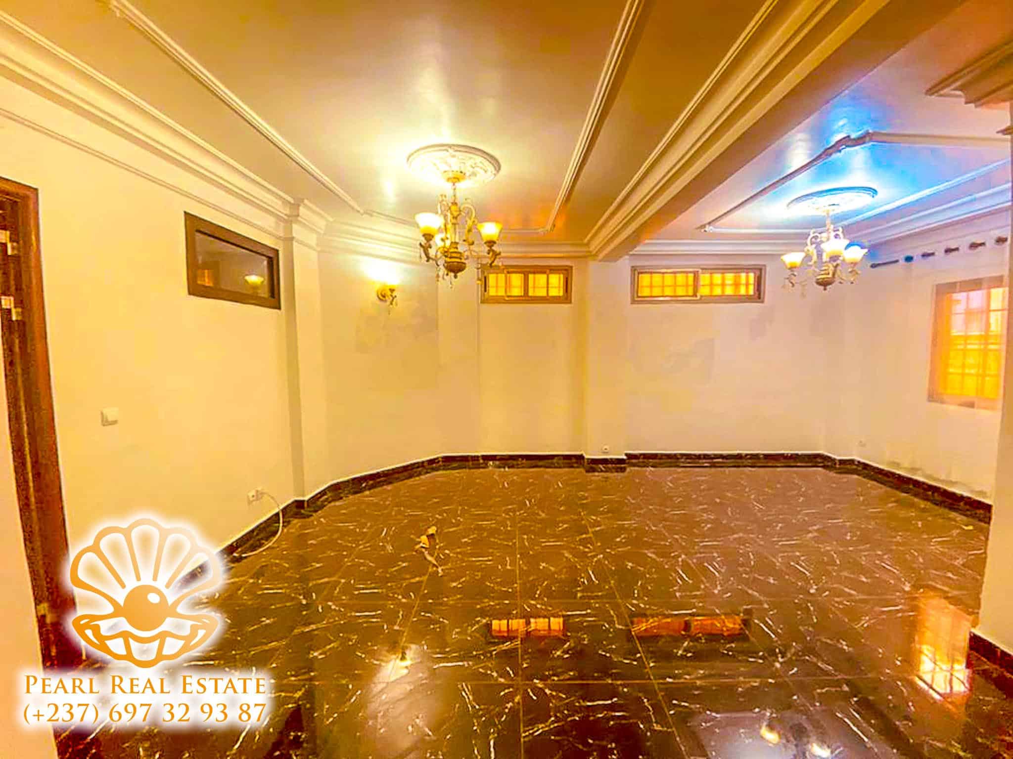 Apartment to rent - Yaoundé, Bastos, Ambassade d'Espagne - 1 living room(s), 2 bedroom(s), 1 bathroom(s) - 400 000 FCFA / month