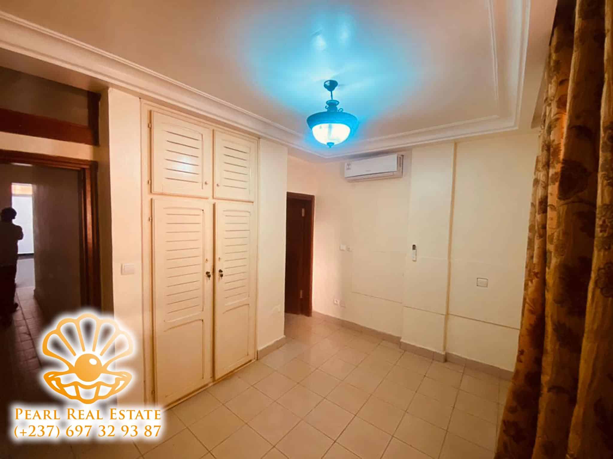 Apartment to rent - Yaoundé, Bastos, Ambassade d'Espagne - 1 living room(s), 2 bedroom(s), 1 bathroom(s) - 400 000 FCFA / month