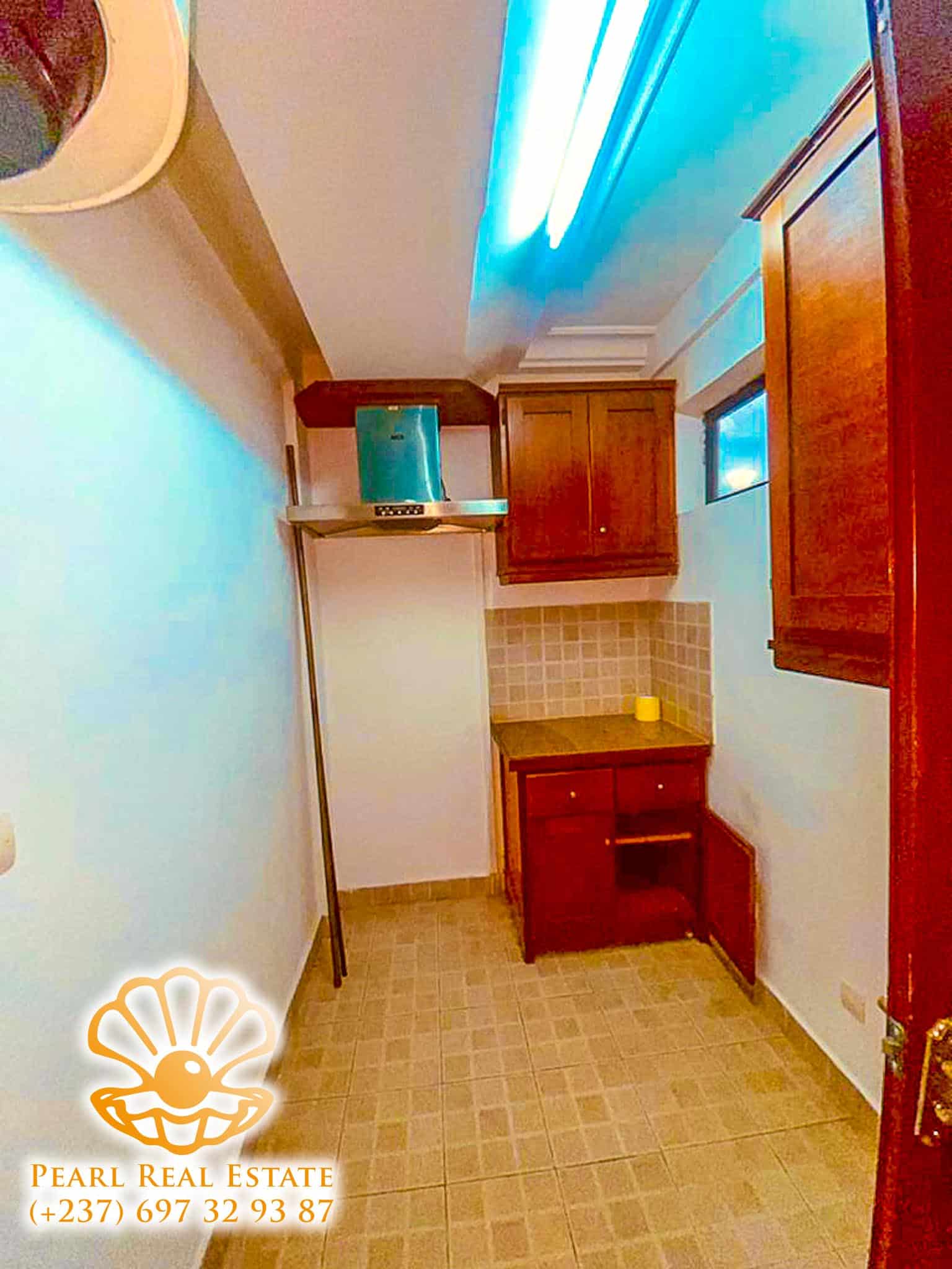 Apartment to rent - Yaoundé, Bastos, Ambassade d'Espagne - 1 living room(s), 2 bedroom(s), 1 bathroom(s) - 400 000 FCFA / month