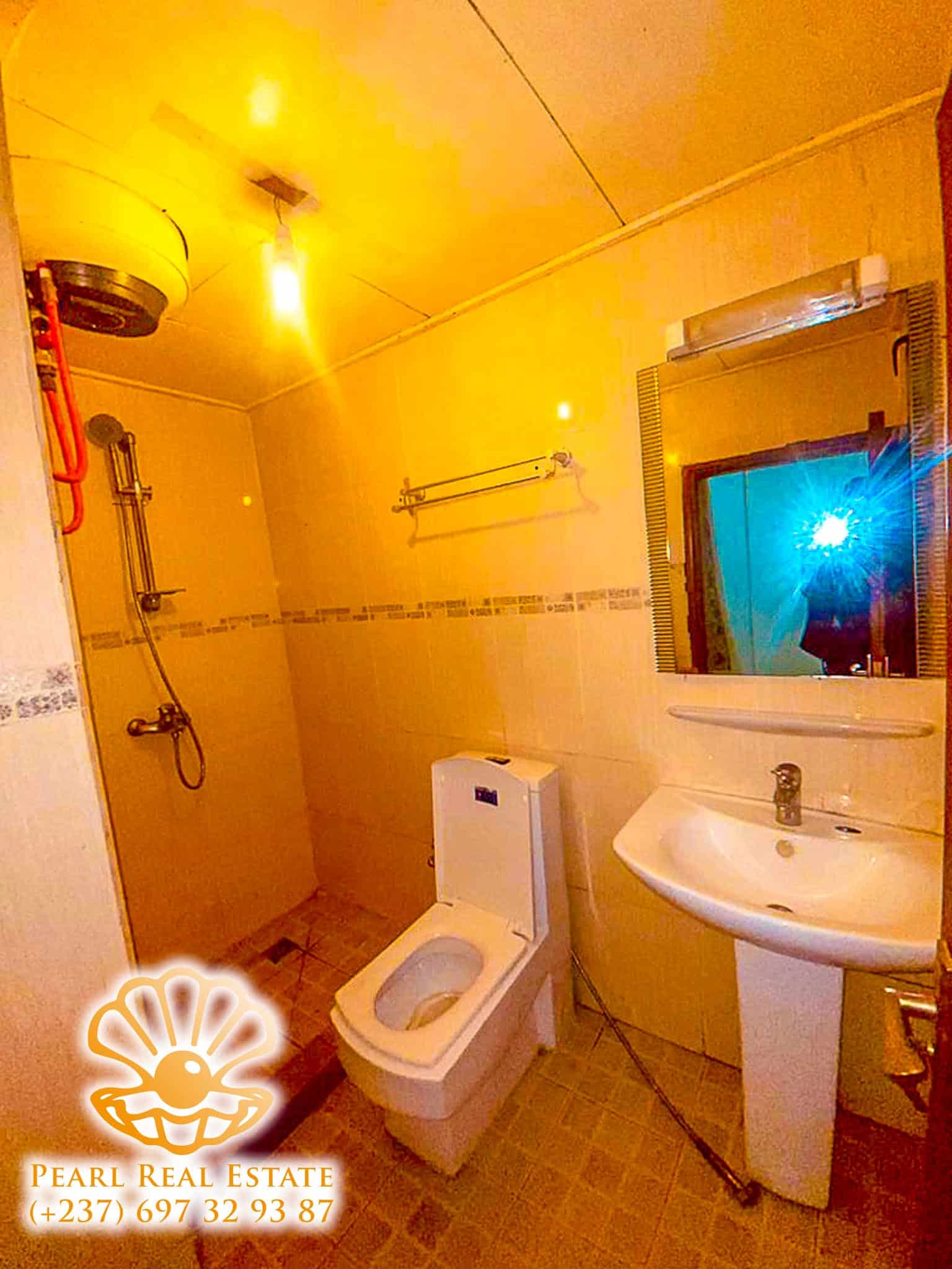 Apartment to rent - Yaoundé, Bastos, Ambassade d'Espagne - 1 living room(s), 2 bedroom(s), 1 bathroom(s) - 400 000 FCFA / month