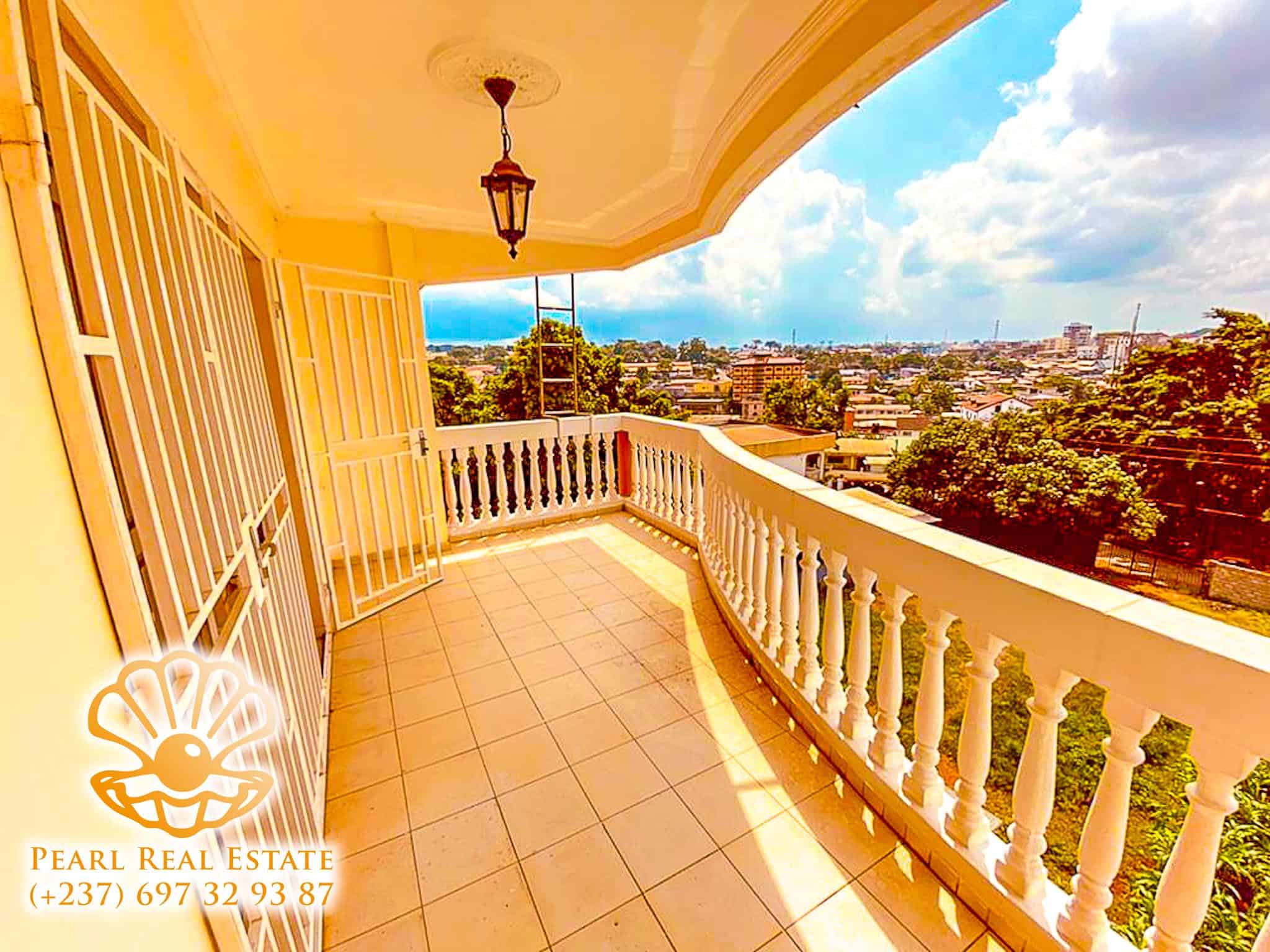Apartment to rent - Yaoundé, Bastos, Ambassade d'Espagne - 1 living room(s), 3 bedroom(s), 2 bathroom(s) - 800 000 FCFA / month