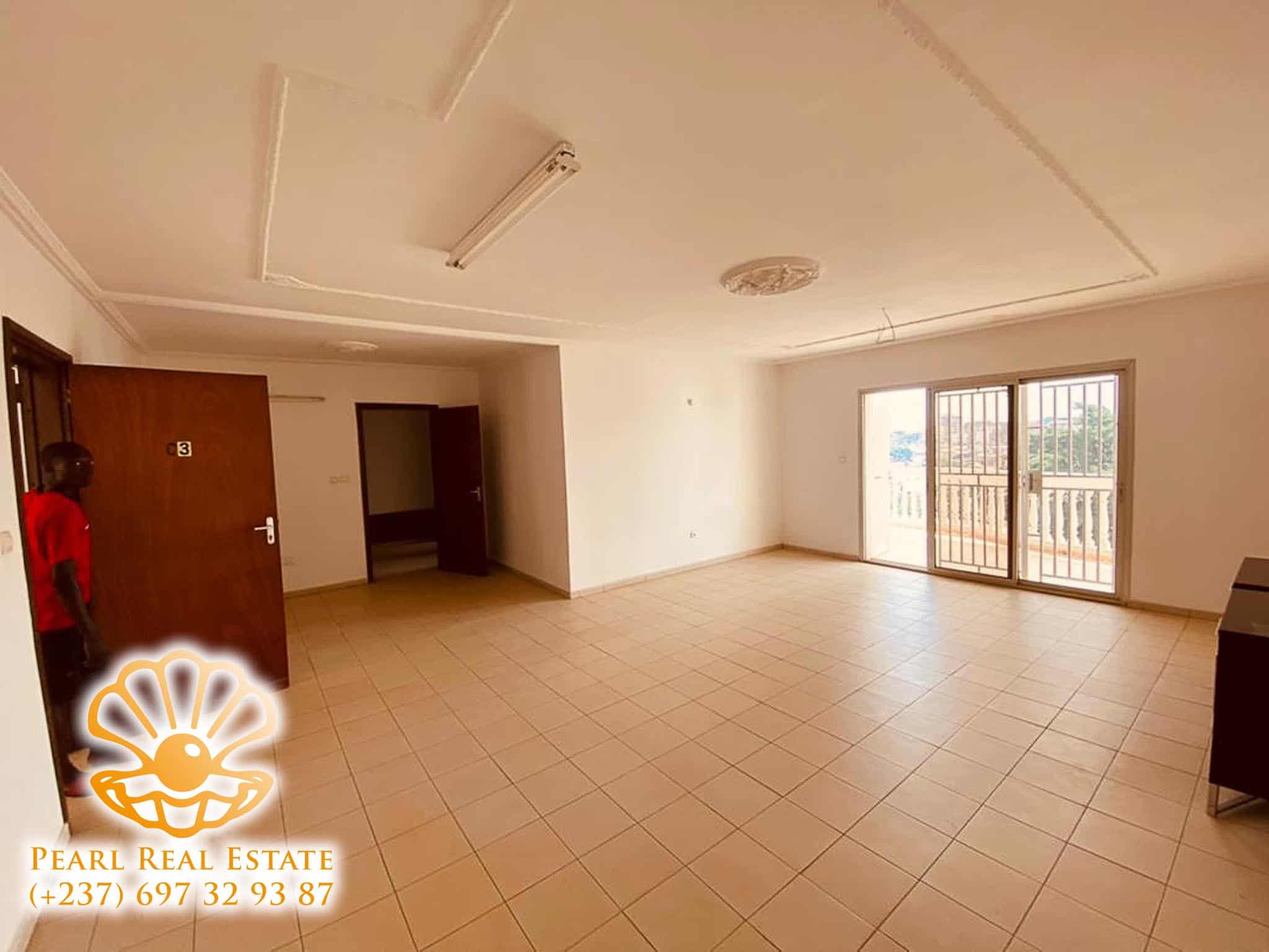 Apartment to rent - Yaoundé, Bastos, Ambassade d'Espagne - 1 living room(s), 3 bedroom(s), 2 bathroom(s) - 800 000 FCFA / month