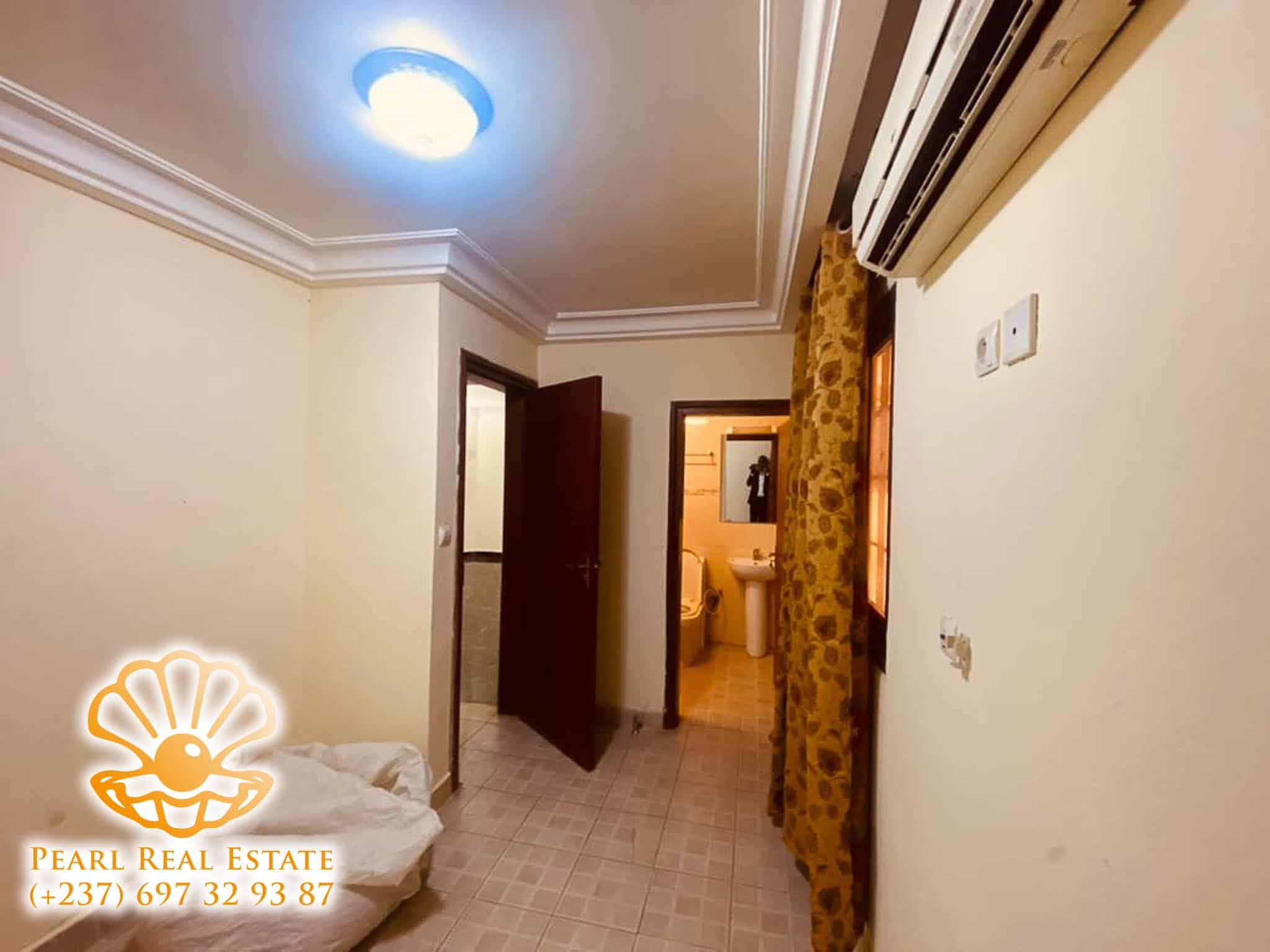Apartment to rent - Yaoundé, Bastos, Ambassade d'Espagne - 1 living room(s), 3 bedroom(s), 2 bathroom(s) - 800 000 FCFA / month