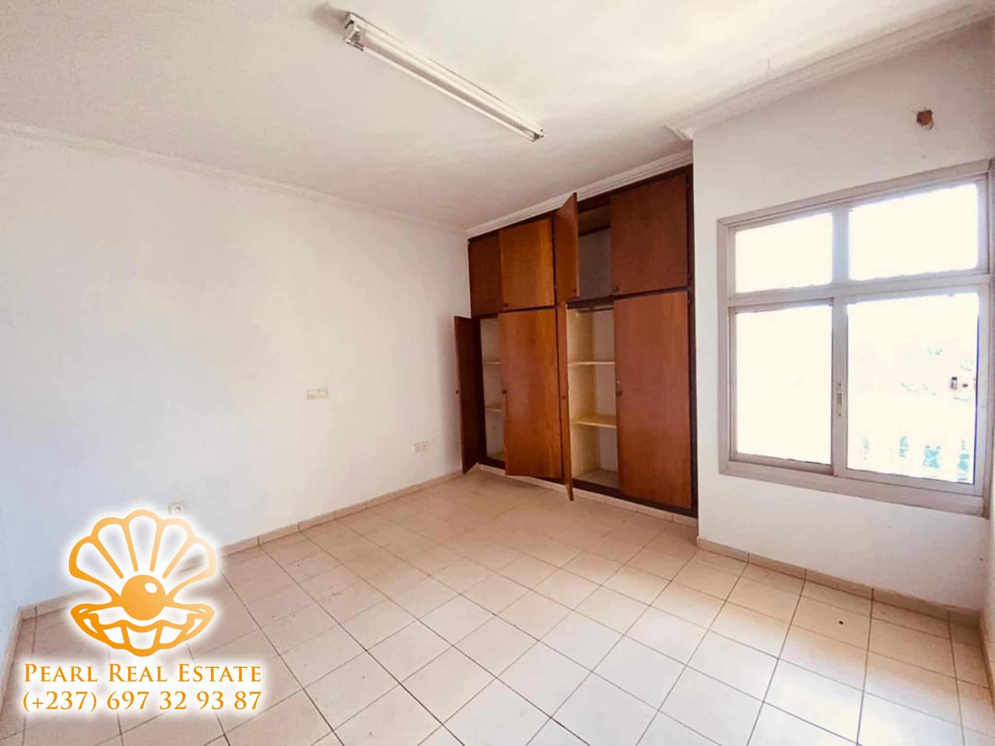 Apartment to rent - Yaoundé, Bastos, Ambassade d'Espagne - 1 living room(s), 3 bedroom(s), 2 bathroom(s) - 800 000 FCFA / month