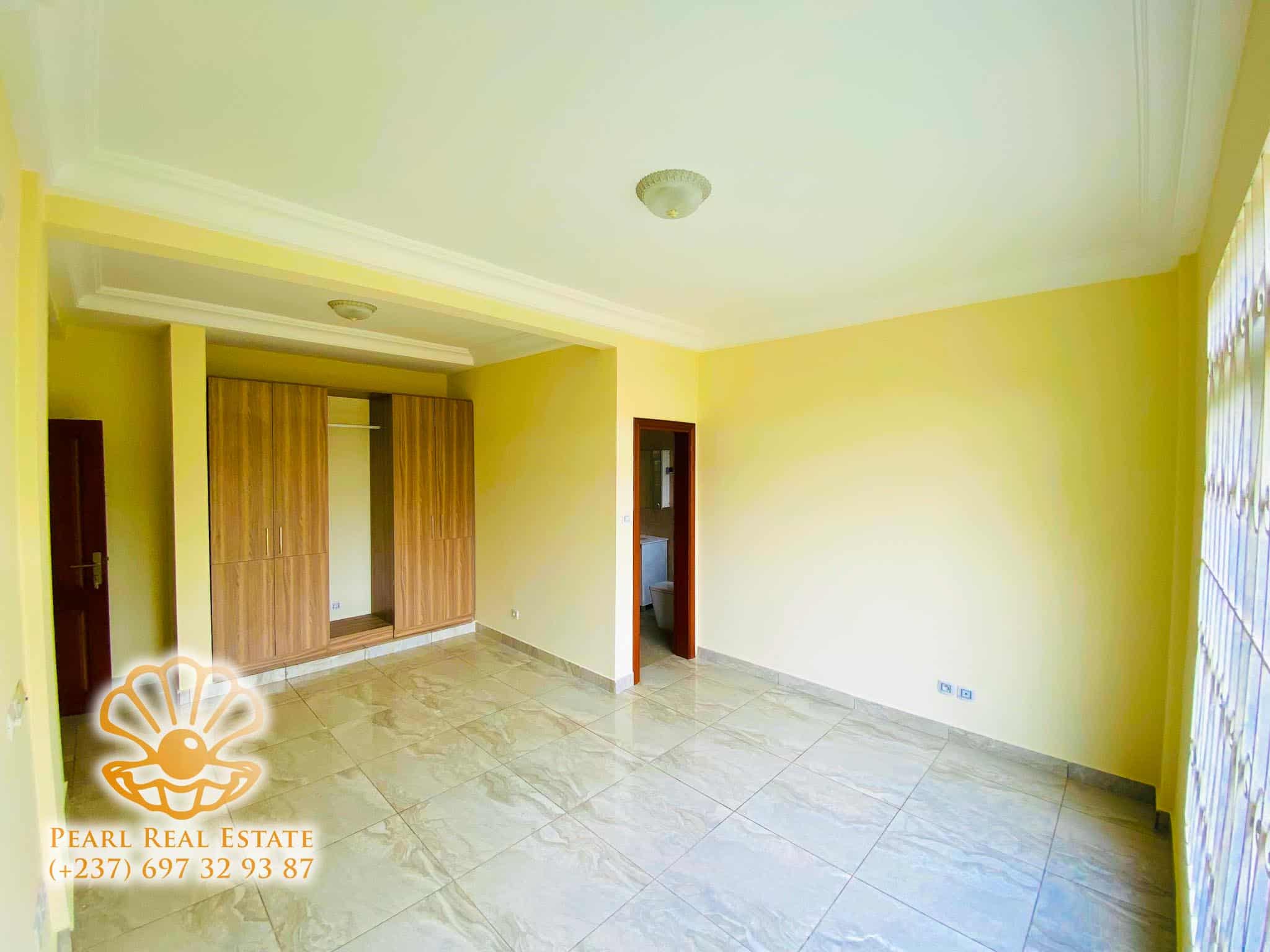 Appartement à louer - Yaoundé, Bastos, Tradex Bastos - 1 salon(s), 2 chambre(s), 1 salle(s) de bains - 900 000 FCFA / mois