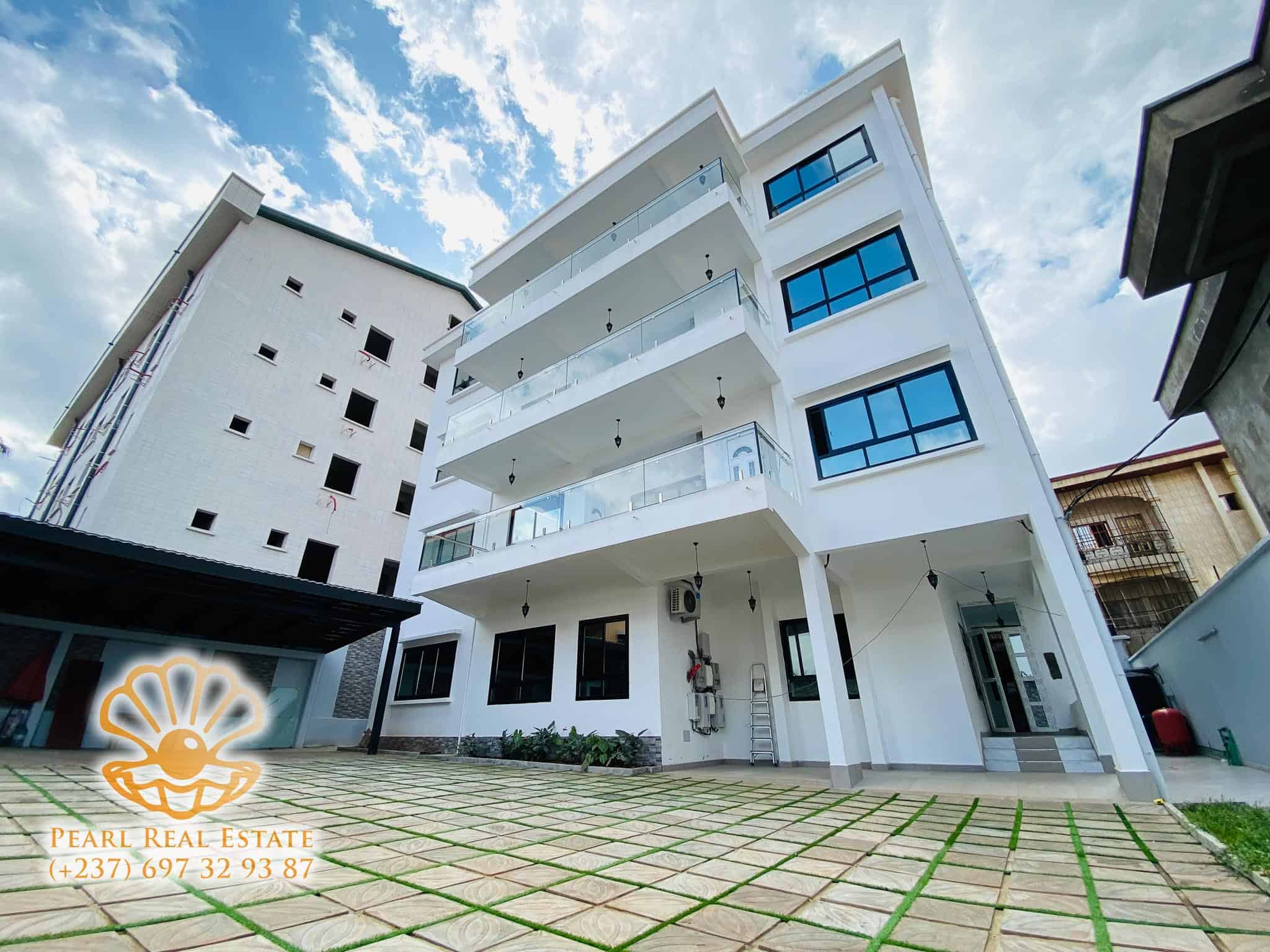 Apartment to rent - Yaoundé, Bastos, Golf - 1 living room(s), 3 bedroom(s), 2 bathroom(s) - 2 000 000 FCFA / month