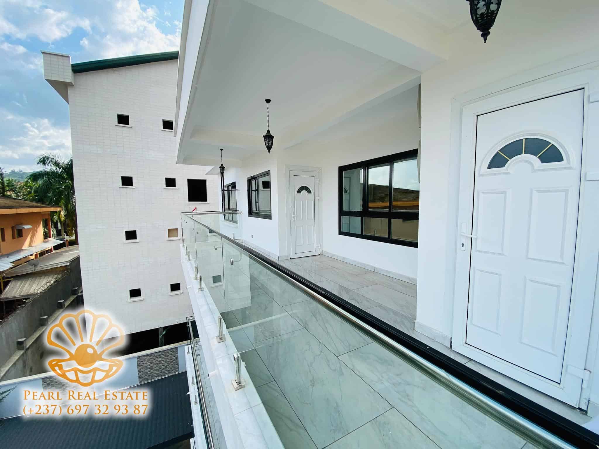 Apartment to rent - Yaoundé, Bastos, Golf - 1 living room(s), 3 bedroom(s), 2 bathroom(s) - 2 000 000 FCFA / month