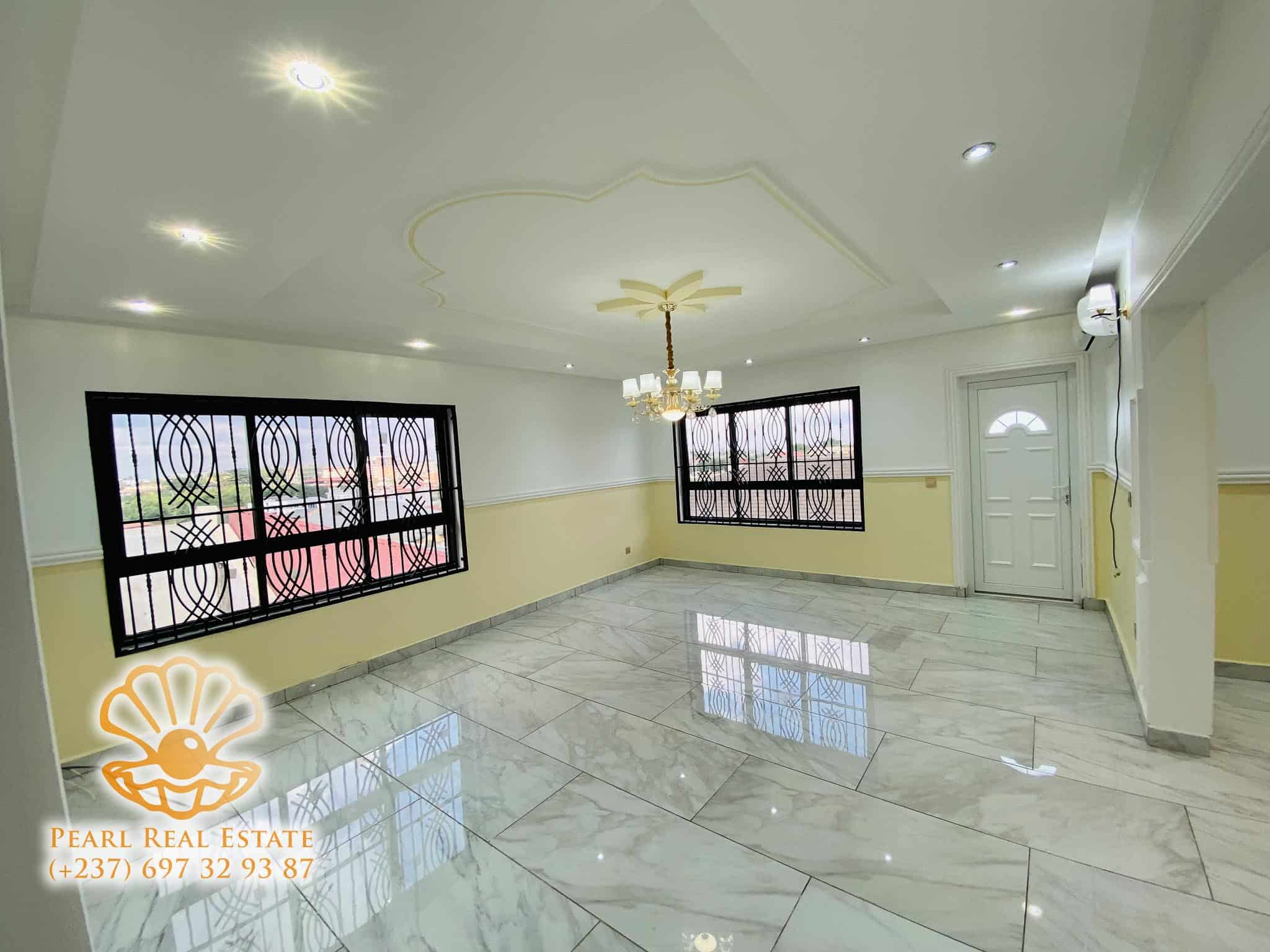 Apartment to rent - Yaoundé, Bastos, Golf - 1 living room(s), 3 bedroom(s), 2 bathroom(s) - 2 000 000 FCFA / month
