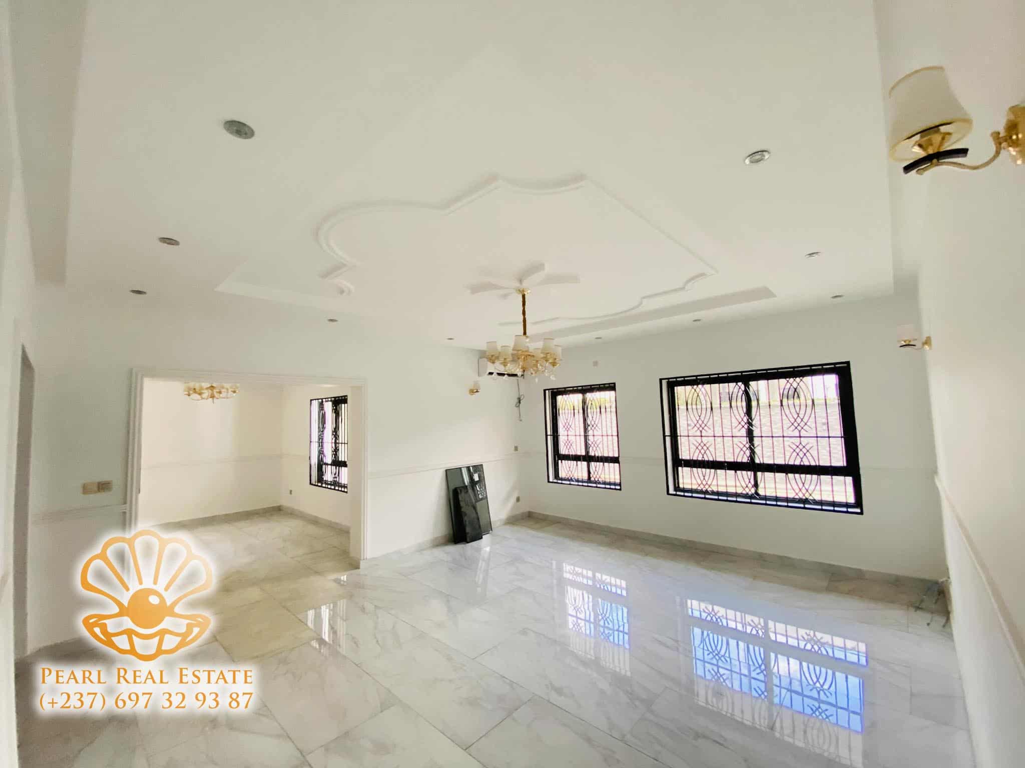 Apartment to rent - Yaoundé, Bastos, Golf - 1 living room(s), 3 bedroom(s), 2 bathroom(s) - 2 000 000 FCFA / month