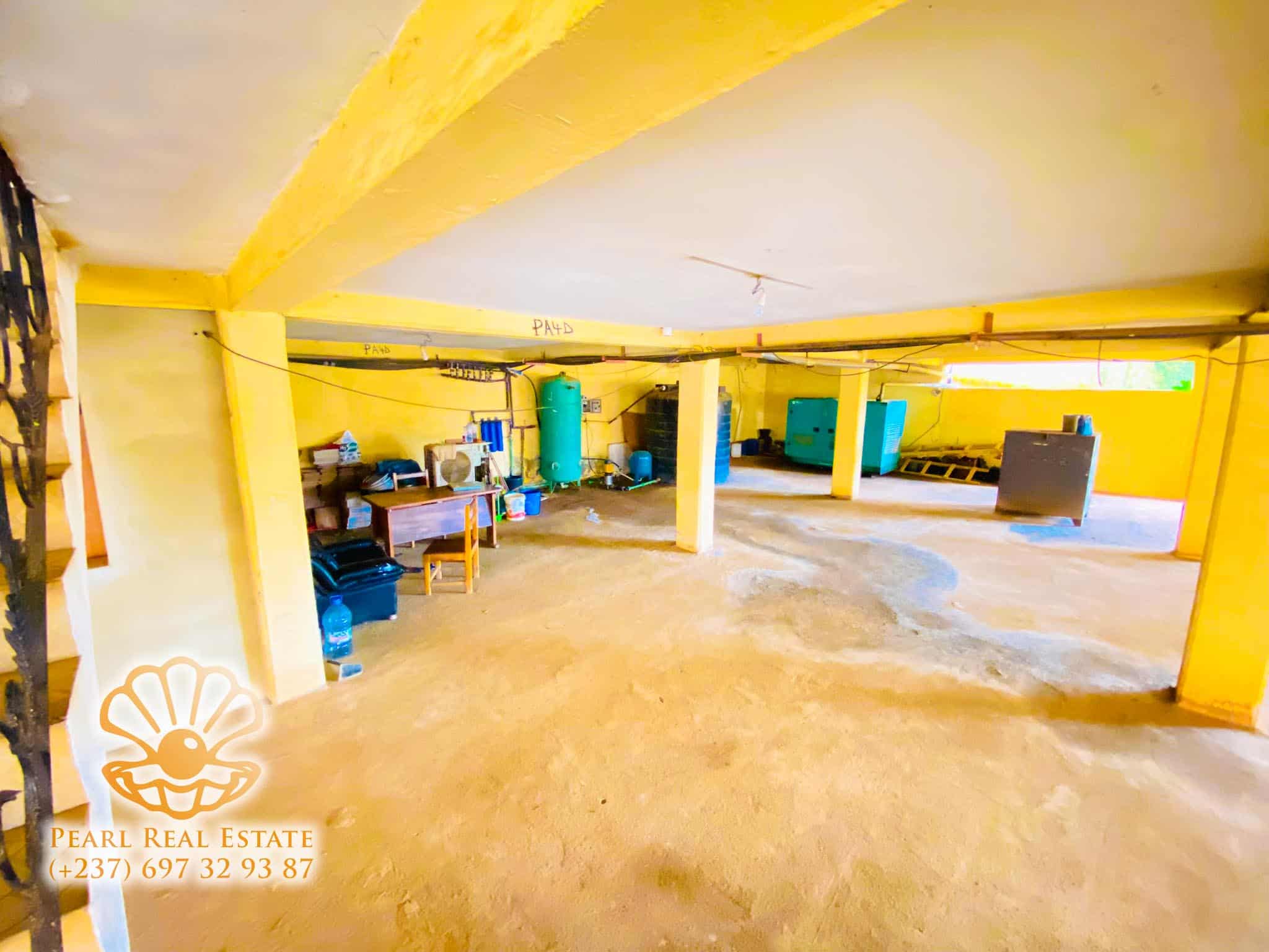 Apartment to rent - Yaoundé, Bastos, Golf - 1 living room(s), 3 bedroom(s), 2 bathroom(s) - 1 200 000 FCFA / month