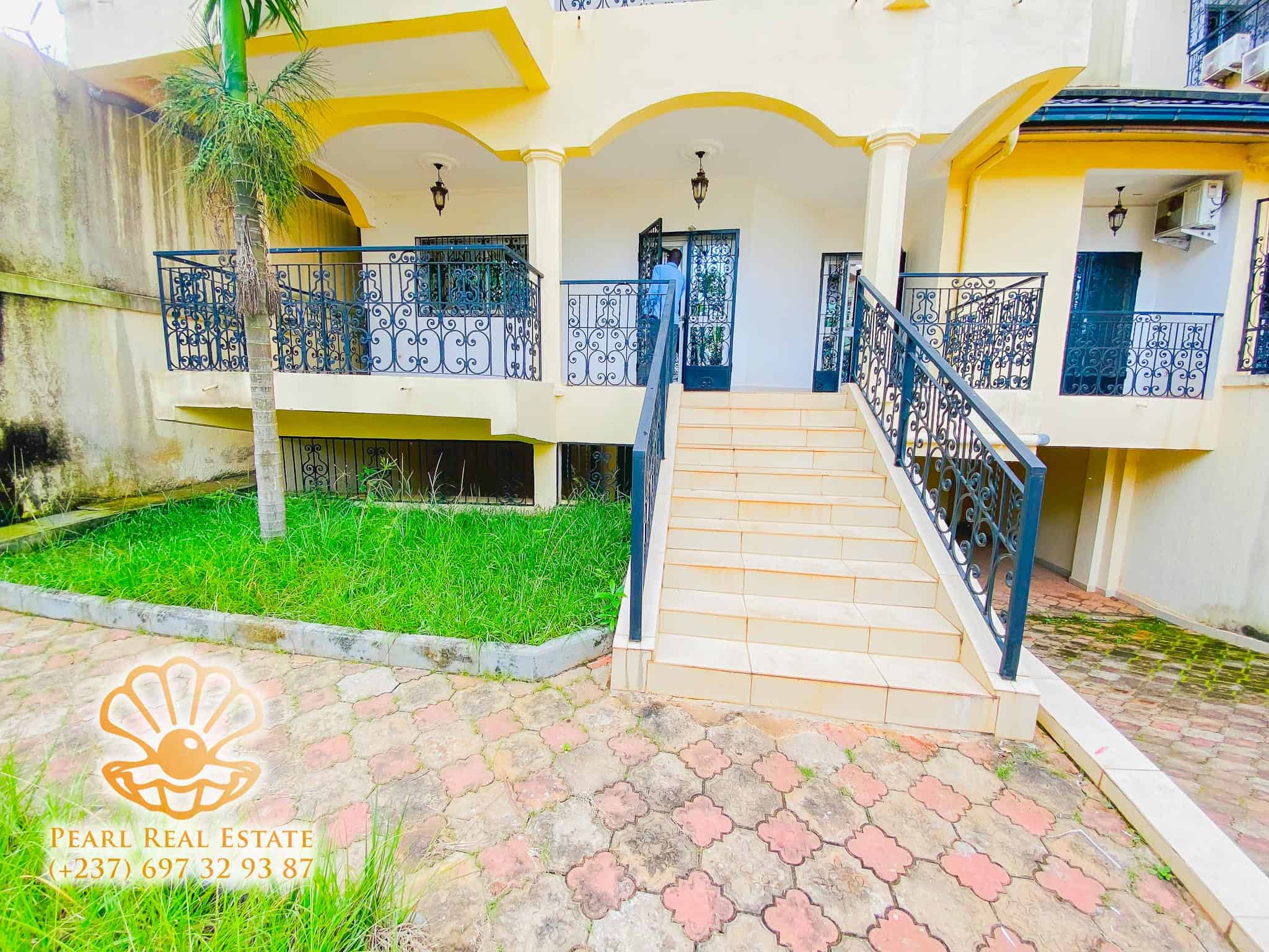 Maison (Villa) à louer - Yaoundé, Bastos, Golf - 1 salon(s), 4 chambre(s), 3 salle(s) de bains - 3 000 000 FCFA / mois