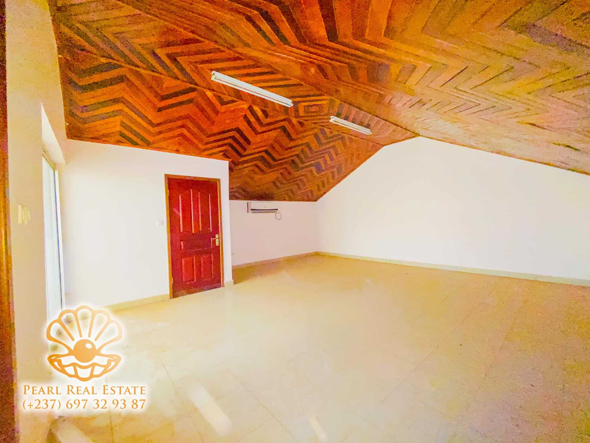 Maison (Villa) à louer - Yaoundé, Bastos, Golf - 1 salon(s), 4 chambre(s), 3 salle(s) de bains - 3 000 000 FCFA / mois