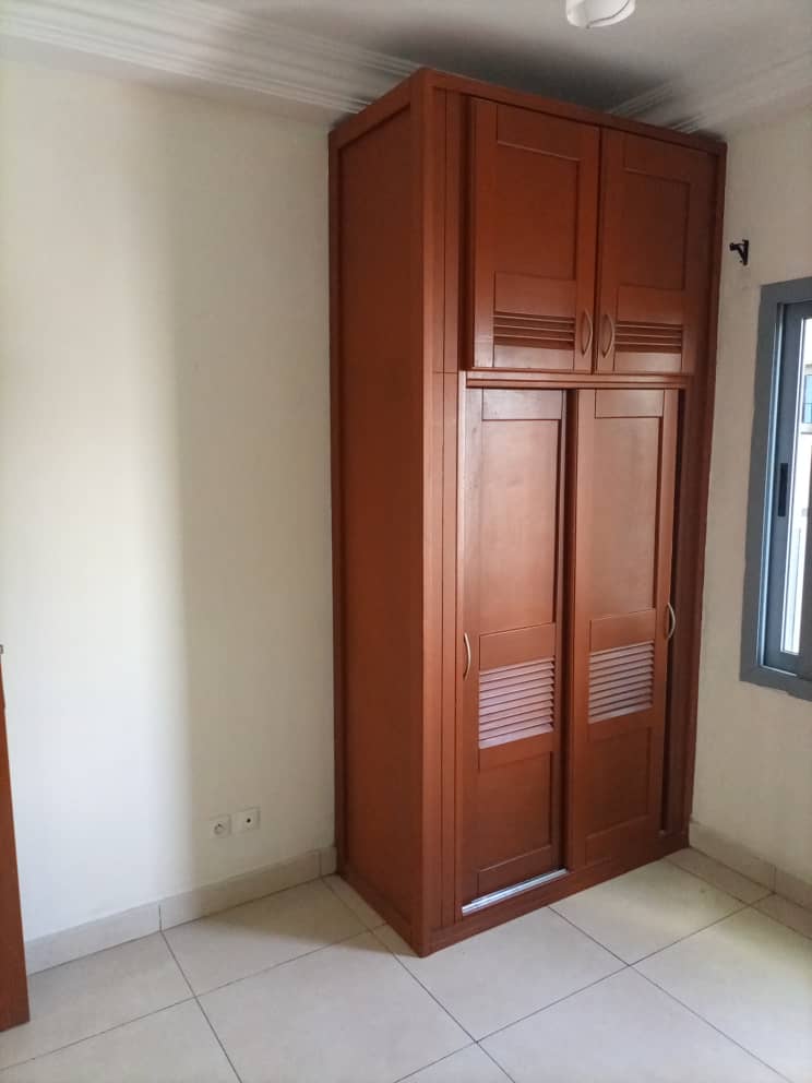 Apartment to rent - Douala, Bonapriso, Bonapriso - 1 living room(s), 2 bedroom(s), 1 bathroom(s) - 550 000 FCFA / month