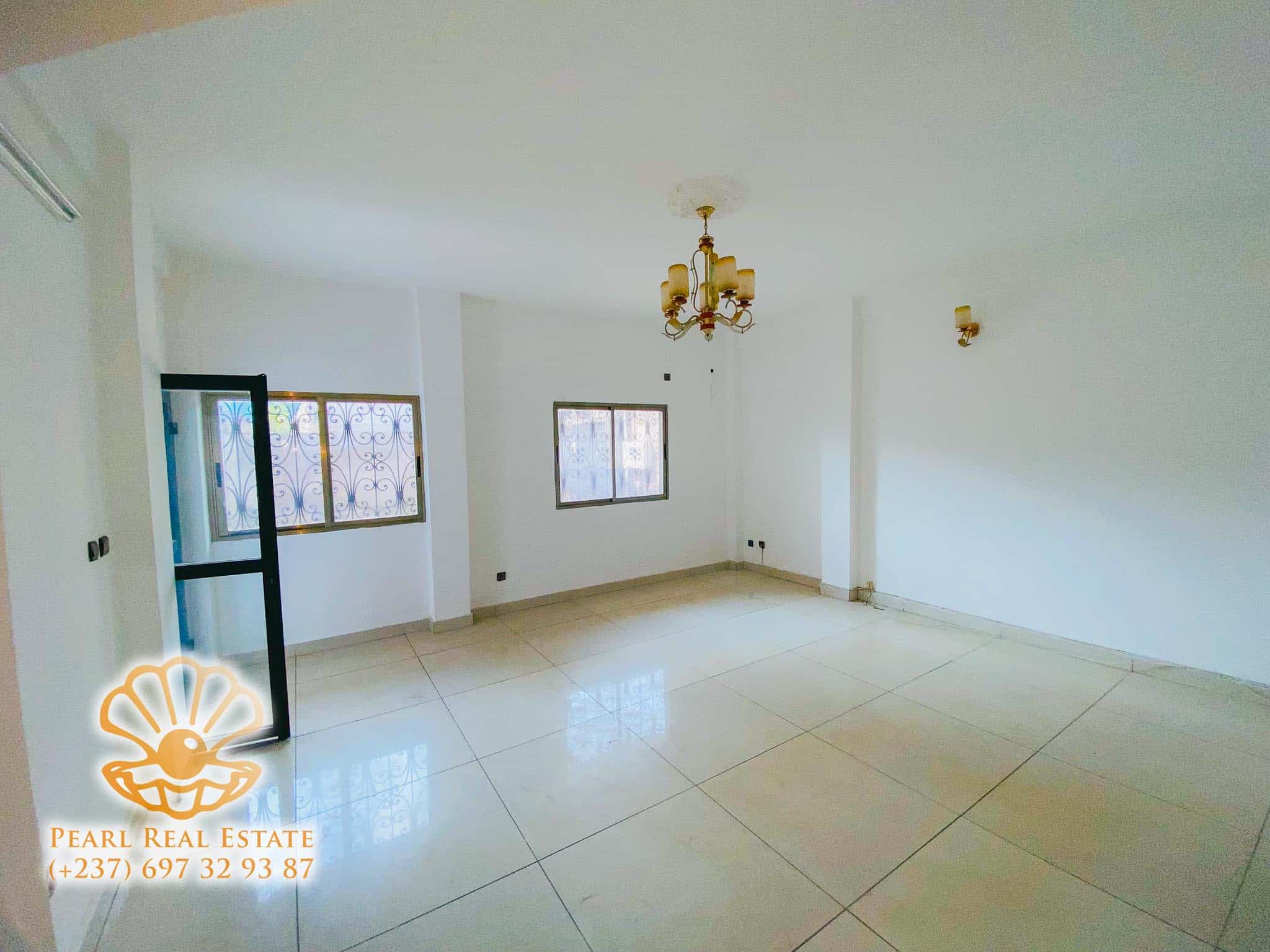 Apartment to rent - Yaoundé, Bastos, Golf - 1 living room(s), 2 bedroom(s), 1 bathroom(s) - 500 000 FCFA / month