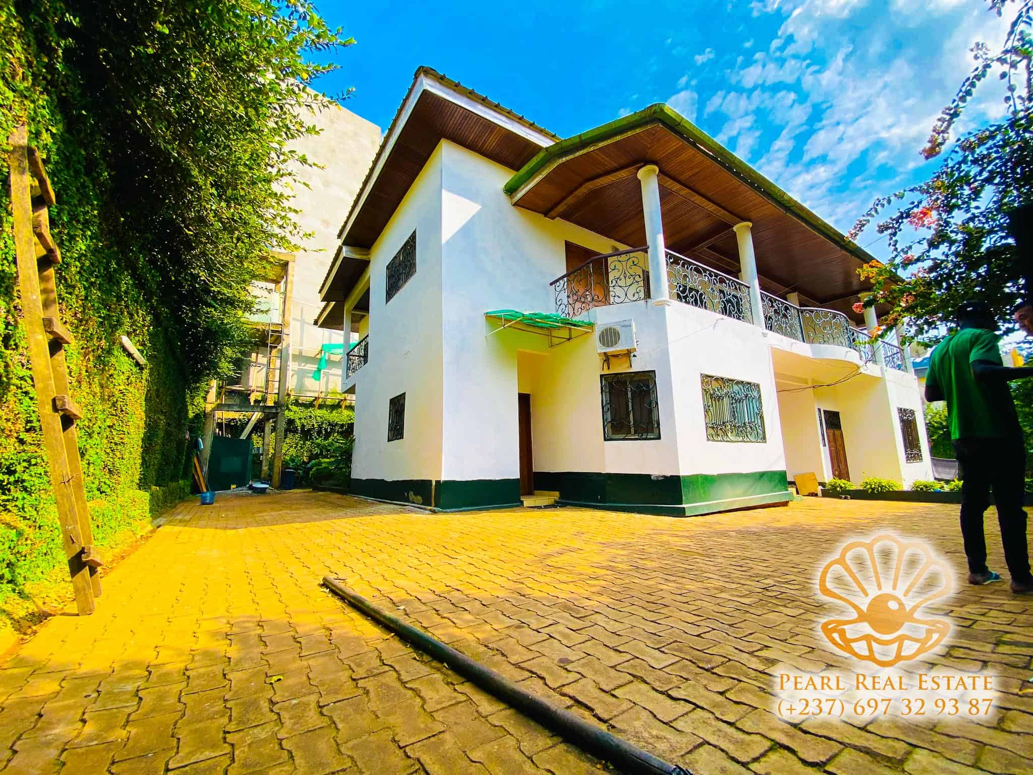 Apartment to rent - Yaoundé, Bastos, Golf - 1 living room(s), 3 bedroom(s), 2 bathroom(s) - 900 000 FCFA / month