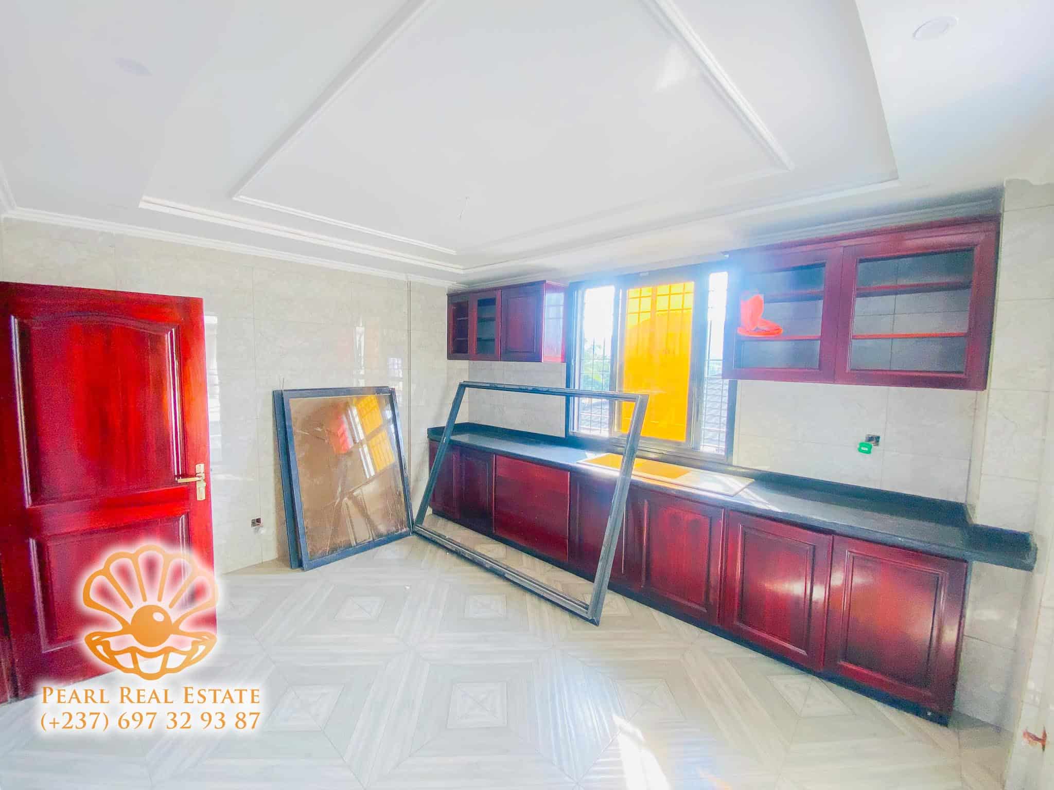 House (Villa) to rent - Yaoundé, Bastos, Ambassade de Chine - 1 living room(s), 4 bedroom(s), 3 bathroom(s) - 2 000 000 FCFA / month