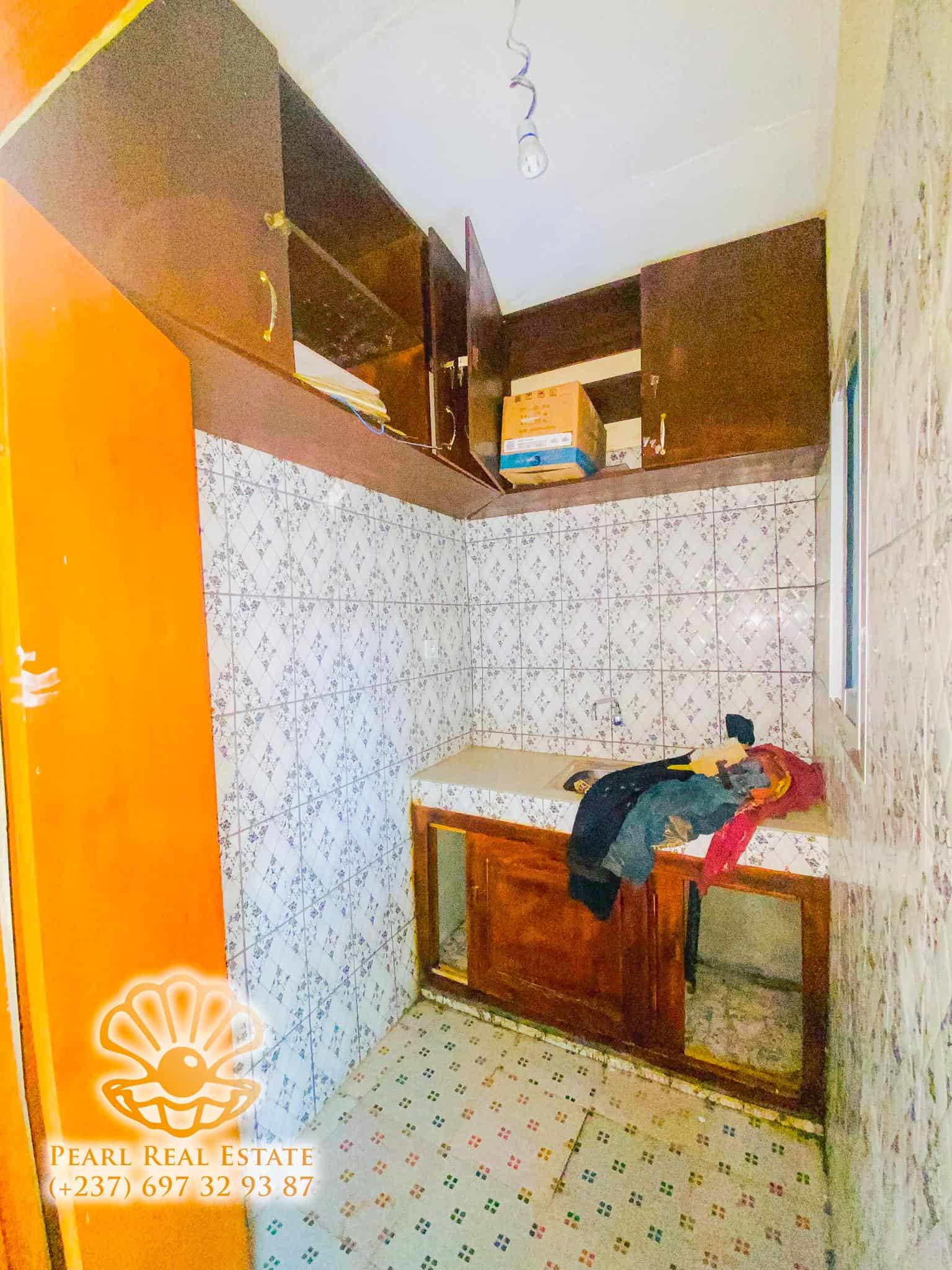 Appartement à louer - Yaoundé, Bastos, Hôtel diplomates - 1 salon(s), 1 chambre(s), 1 salle(s) de bains - 120 000 FCFA / mois