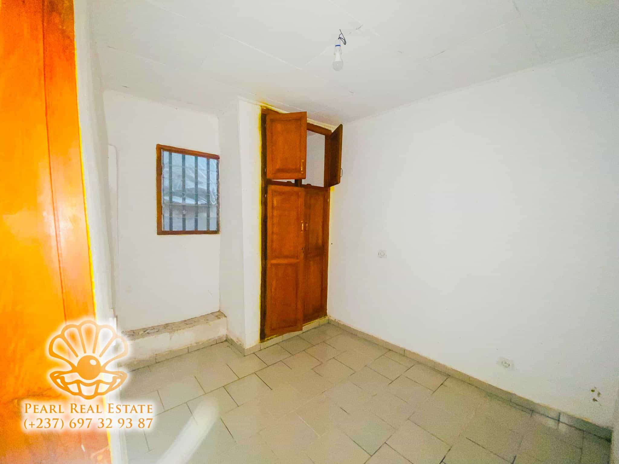 Appartement à louer - Yaoundé, Bastos, Hôtel diplomates - 1 salon(s), 1 chambre(s), 1 salle(s) de bains - 120 000 FCFA / mois