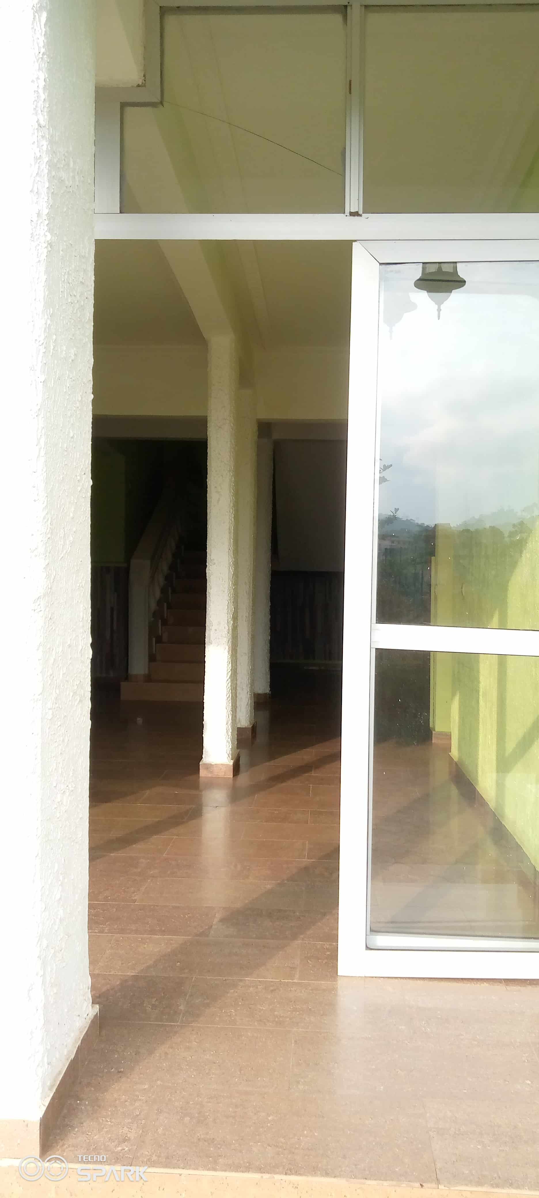 Apartment to rent - Yaoundé, Bastos, Bastos - 1 living room(s), 1 bedroom(s), 1 bathroom(s) - 150 000 FCFA / month