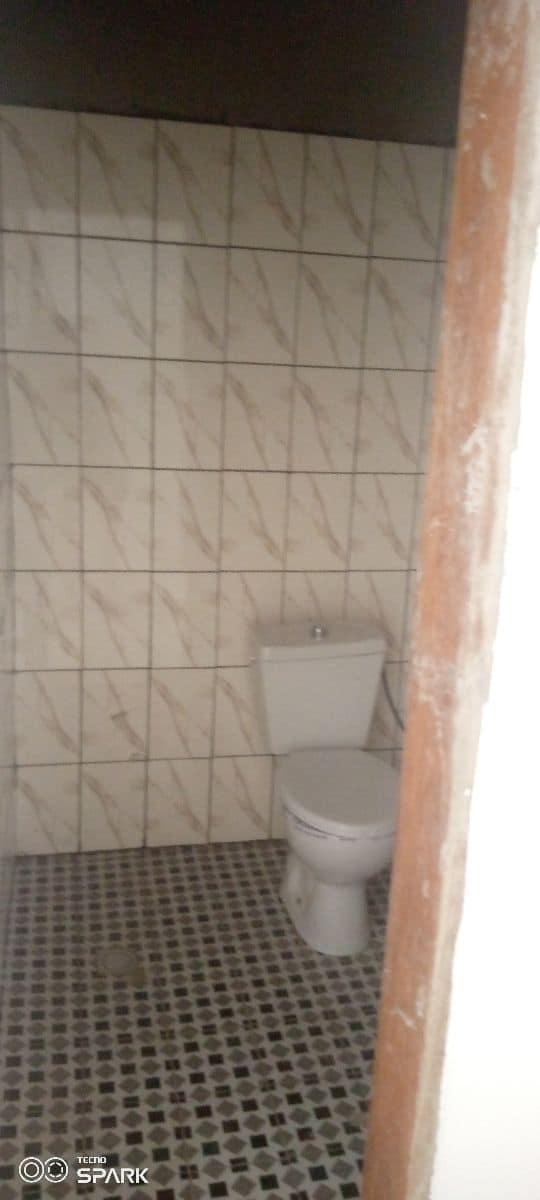 Boutique à louer à Yaoundé, Bastos, Pas loin du carrefour - 40 m2 - 350 000 FCFA