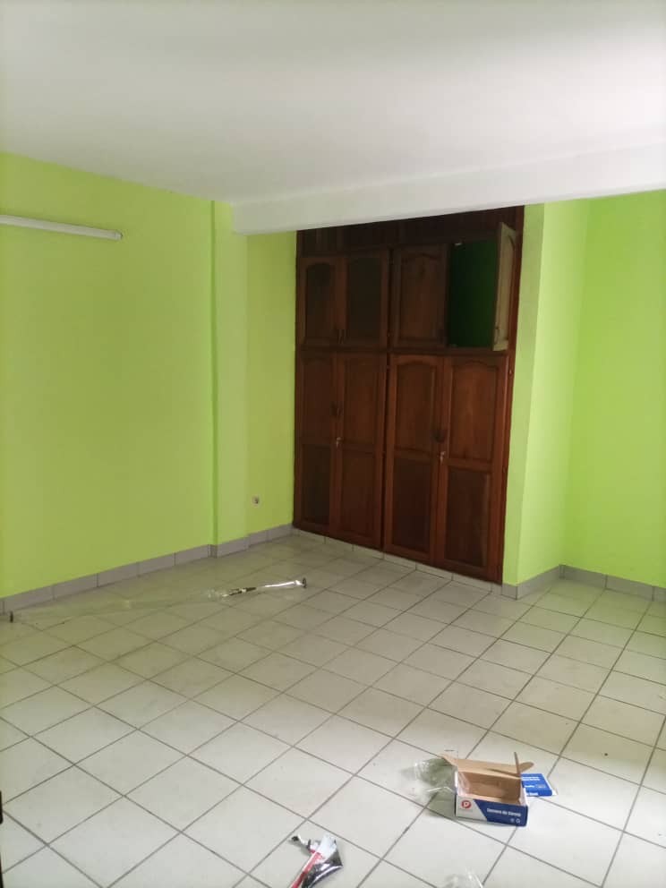 Apartment to rent - Douala, Bali, BALI - 1 living room(s), 3 bedroom(s), 2 bathroom(s) - 250 000 FCFA / month