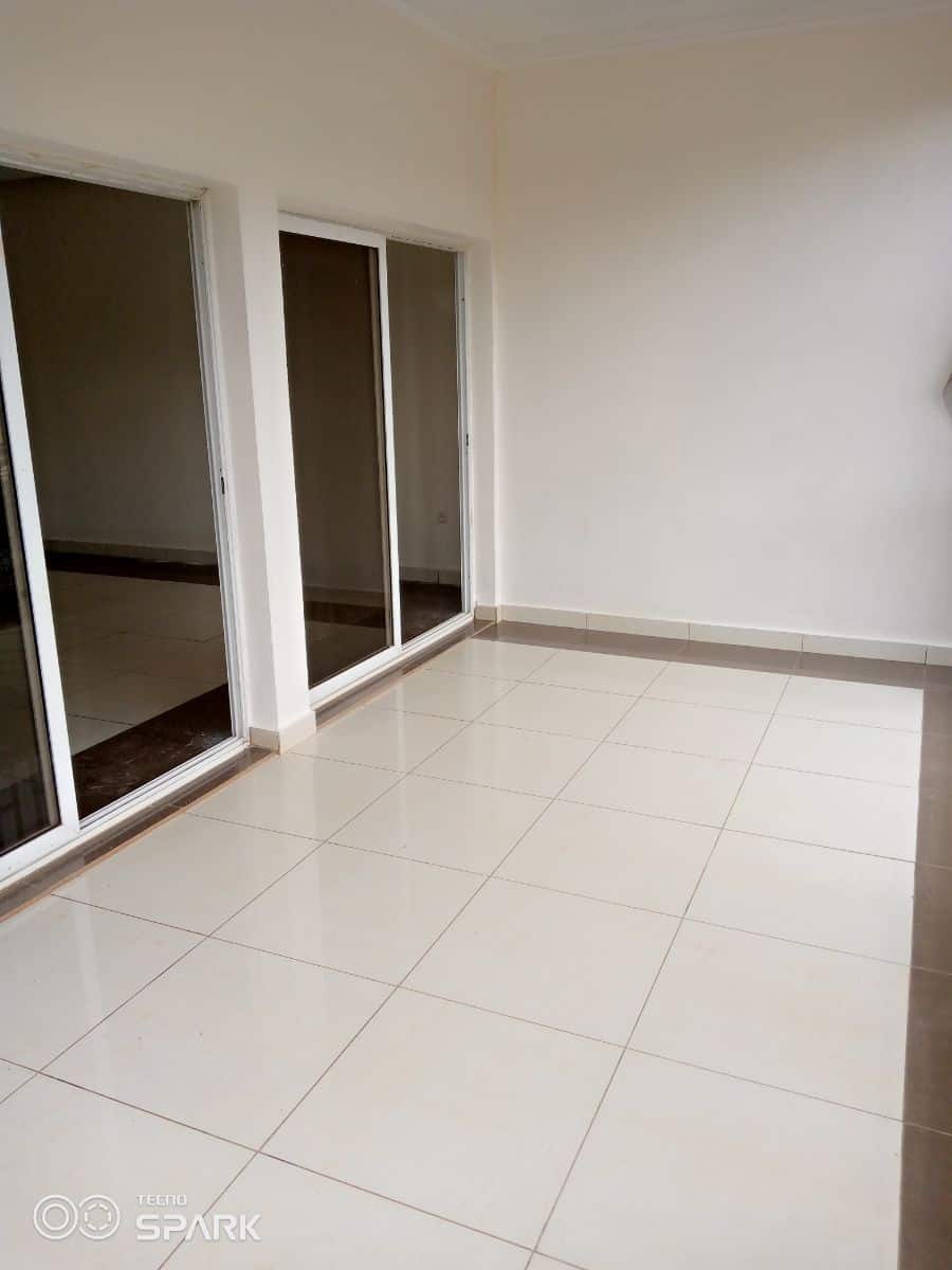 Apartment to rent - Yaoundé, Bastos, Golf - 1 living room(s), 3 bedroom(s), 4 bathroom(s) - 1 200 000 FCFA / month