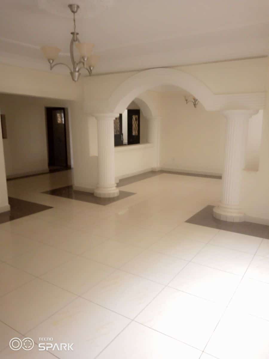 Apartment to rent - Yaoundé, Bastos, Golf - 1 living room(s), 2 bedroom(s), 3 bathroom(s) - 850 000 FCFA / month