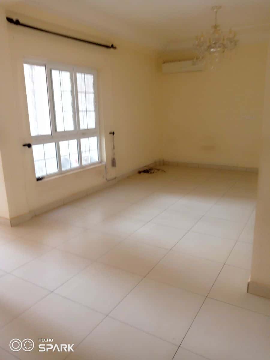Apartment to rent - Yaoundé, Bastos, Allemagne - 1 living room(s), 1 bedroom(s), 2 bathroom(s) - 500 000 FCFA / month