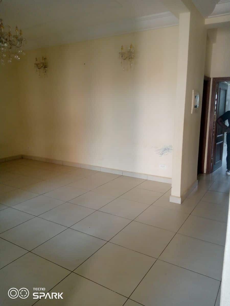 Apartment to rent - Yaoundé, Bastos, Allemagne - 1 living room(s), 1 bedroom(s), 2 bathroom(s) - 500 000 FCFA / month
