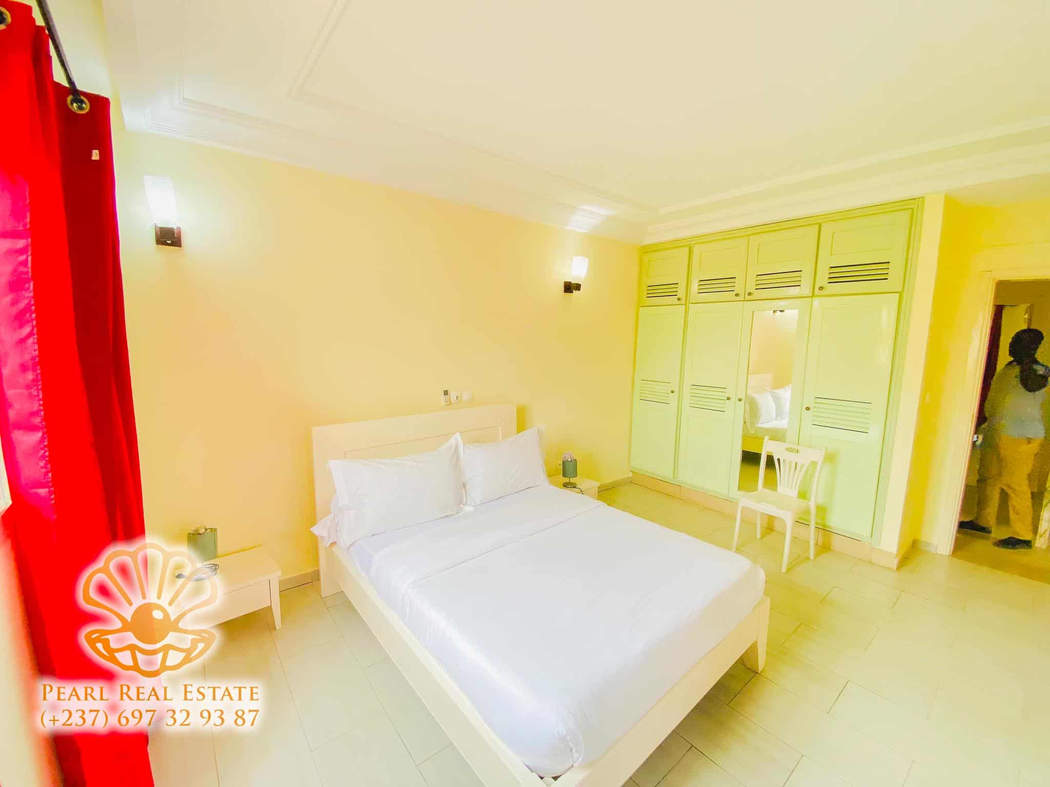Appartement à louer - Yaoundé, Bastos, Carrefour Bastos - 1 salon(s), 3 chambre(s), 2 salle(s) de bains - 1 100 000 FCFA / mois