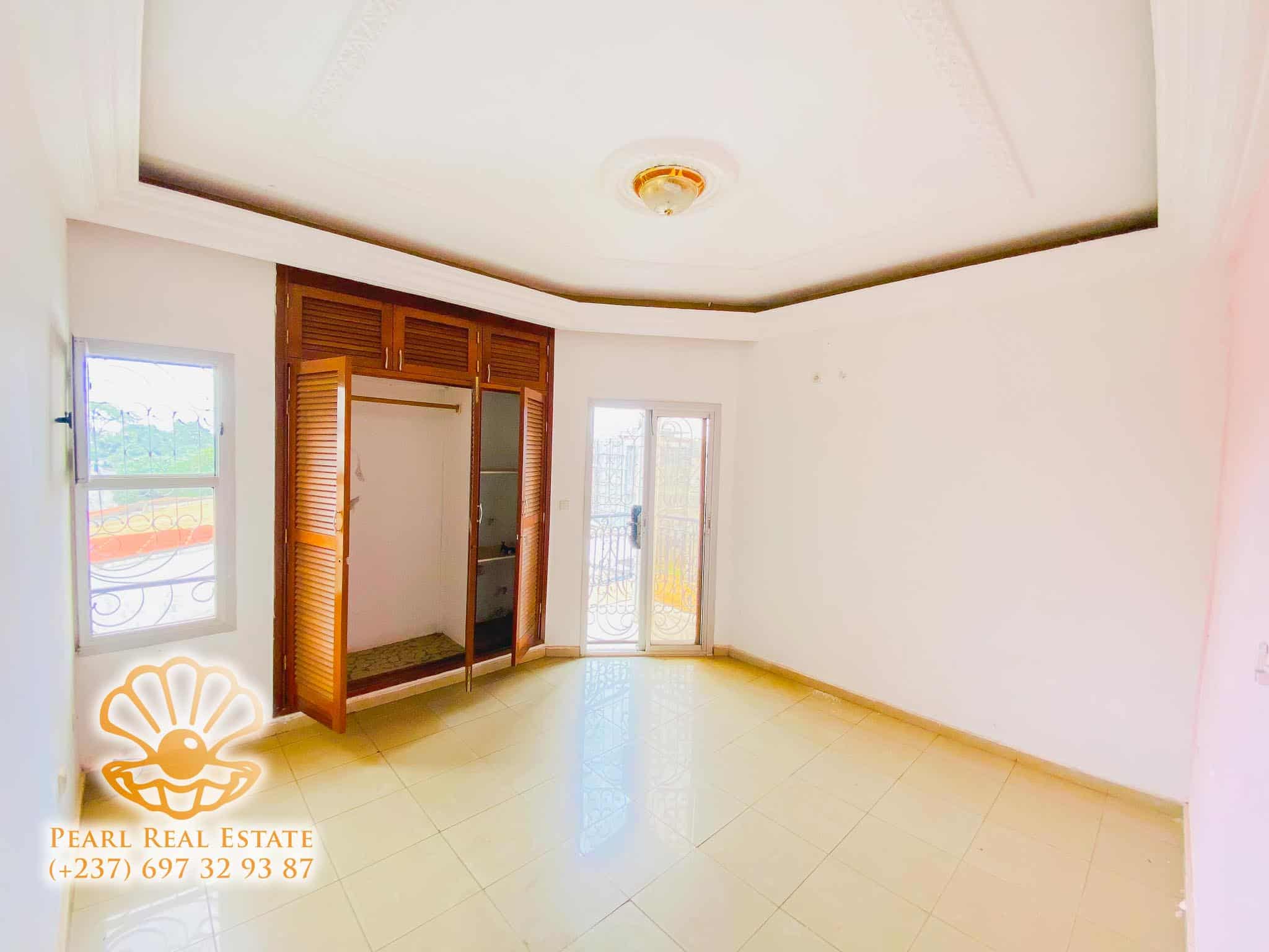 Appartement à louer - Yaoundé, Bastos, Dragages - 1 salon(s), 2 chambre(s), 1 salle(s) de bains - 320 000 FCFA / mois