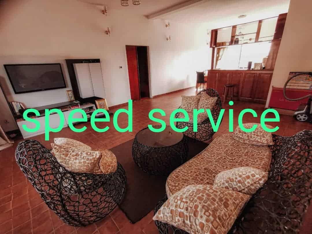 Apartment to rent - Yaoundé, Bastos, Nylon - 1 living room(s), 3 bedroom(s), 3 bathroom(s) - 1 000 000 FCFA / month
