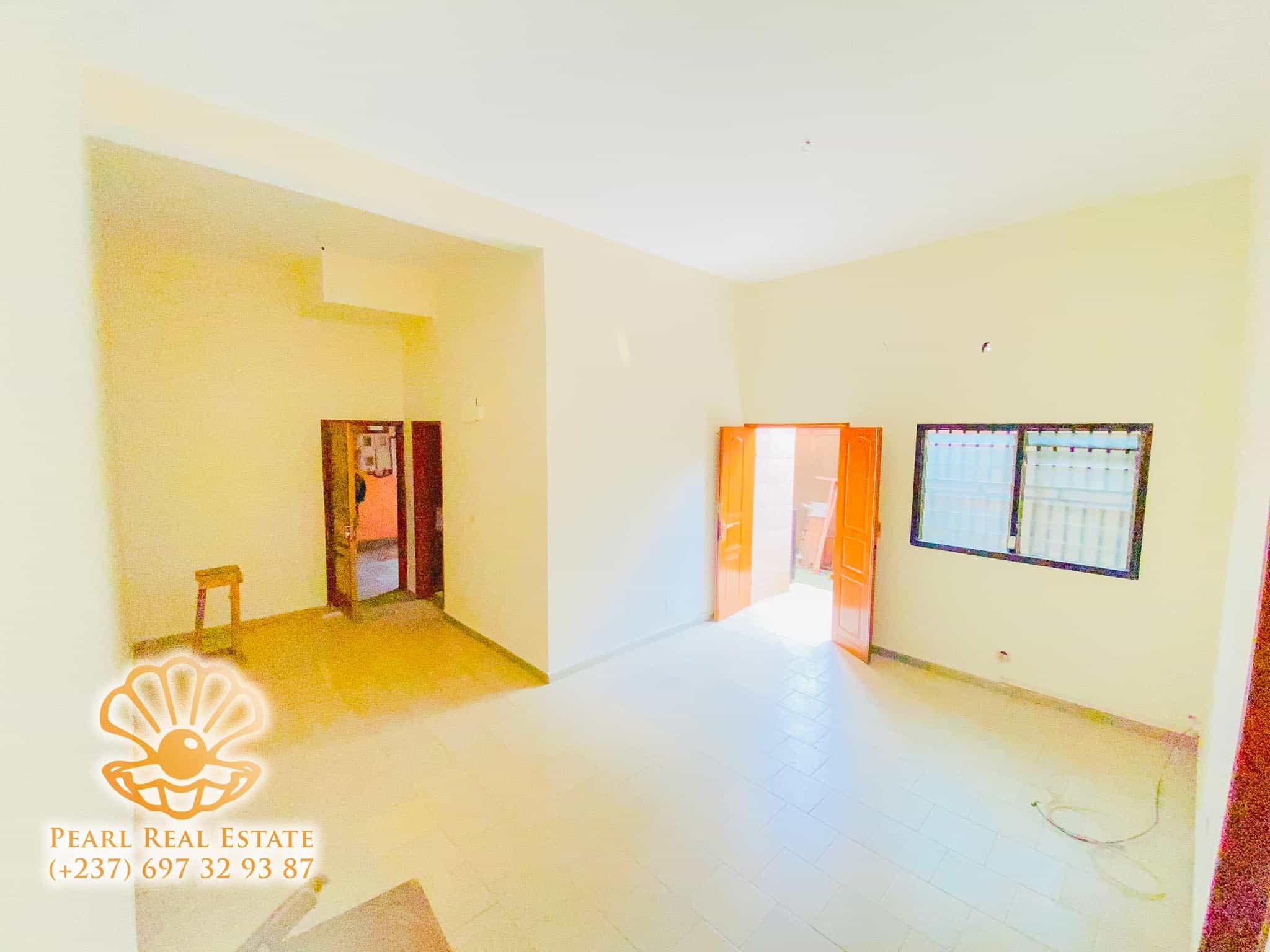 Apartment to rent - Yaoundé, Bastos, Carrefour Bastos - 1 living room(s), 2 bedroom(s), 1 bathroom(s) - 265 000 FCFA / month