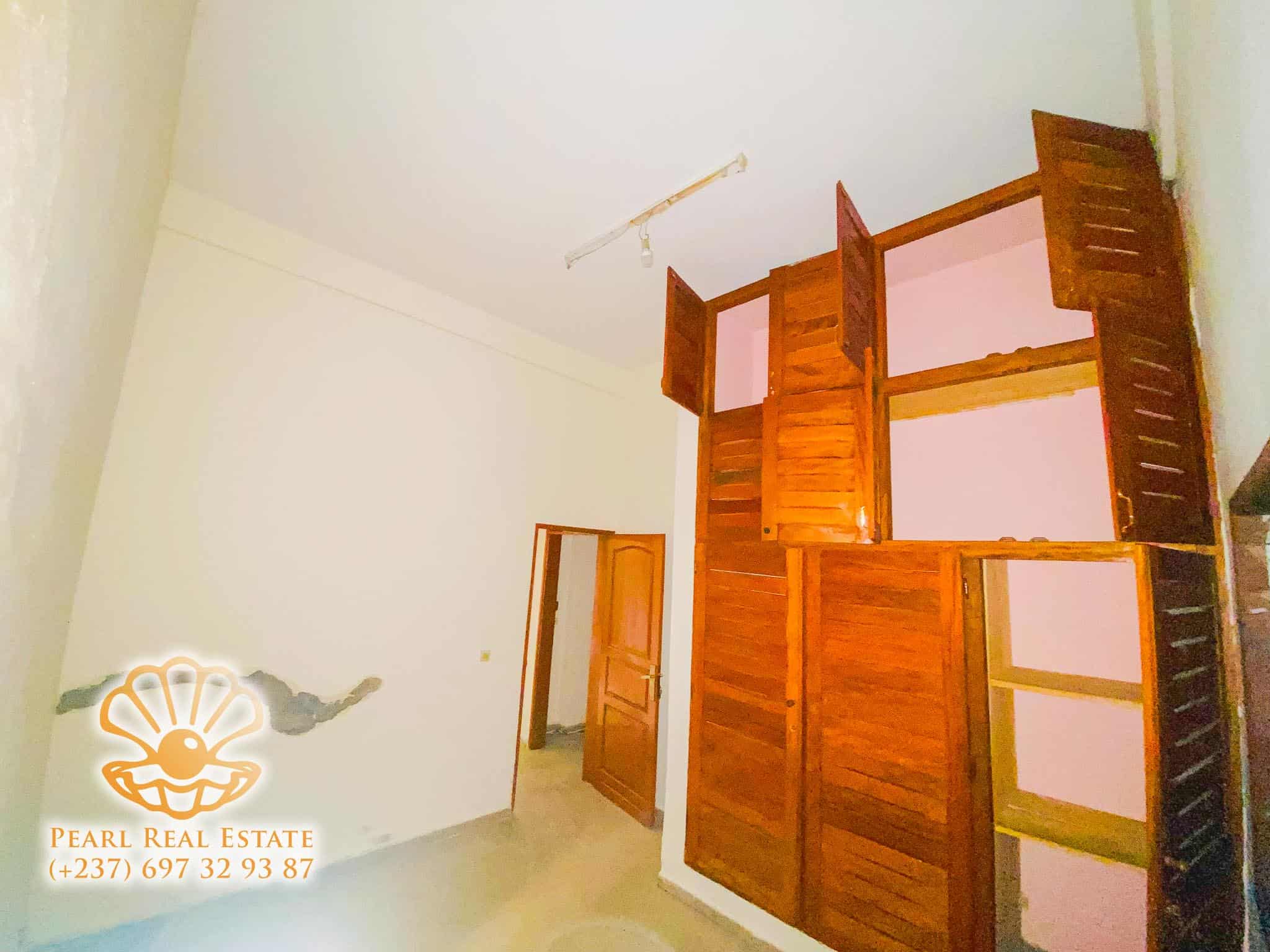 Apartment to rent - Yaoundé, Bastos, Carrefour Bastos - 1 living room(s), 2 bedroom(s), 1 bathroom(s) - 265 000 FCFA / month
