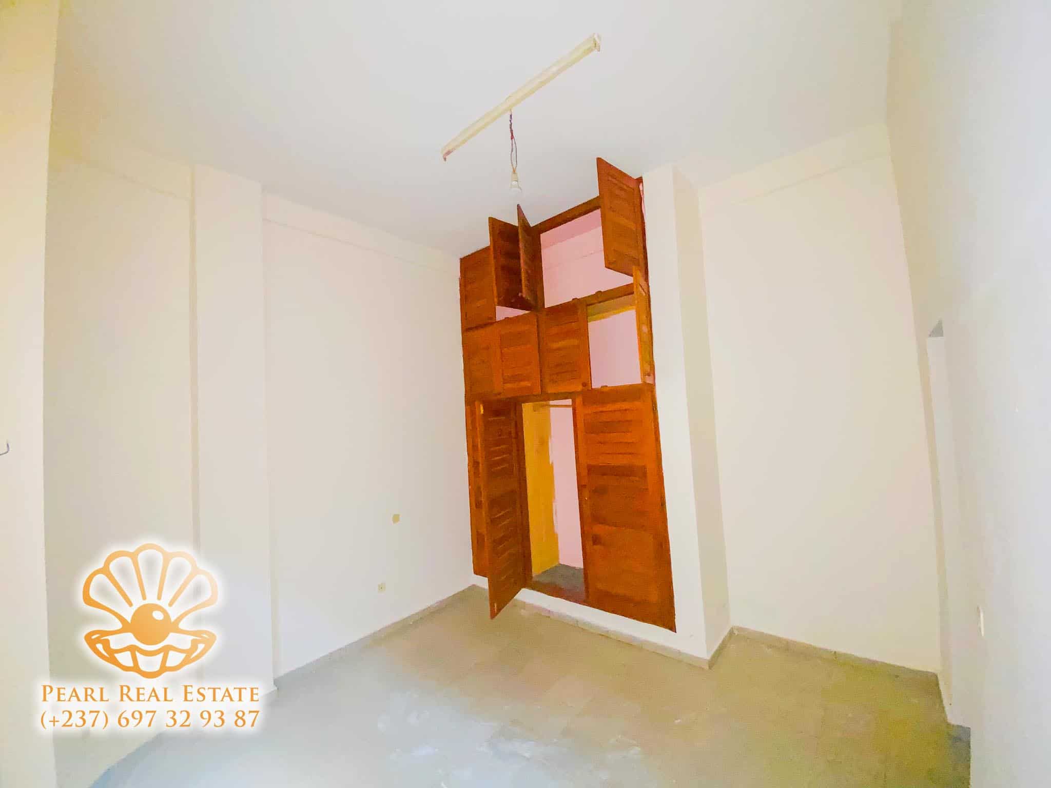 Apartment to rent - Yaoundé, Bastos, Carrefour Bastos - 1 living room(s), 2 bedroom(s), 1 bathroom(s) - 265 000 FCFA / month
