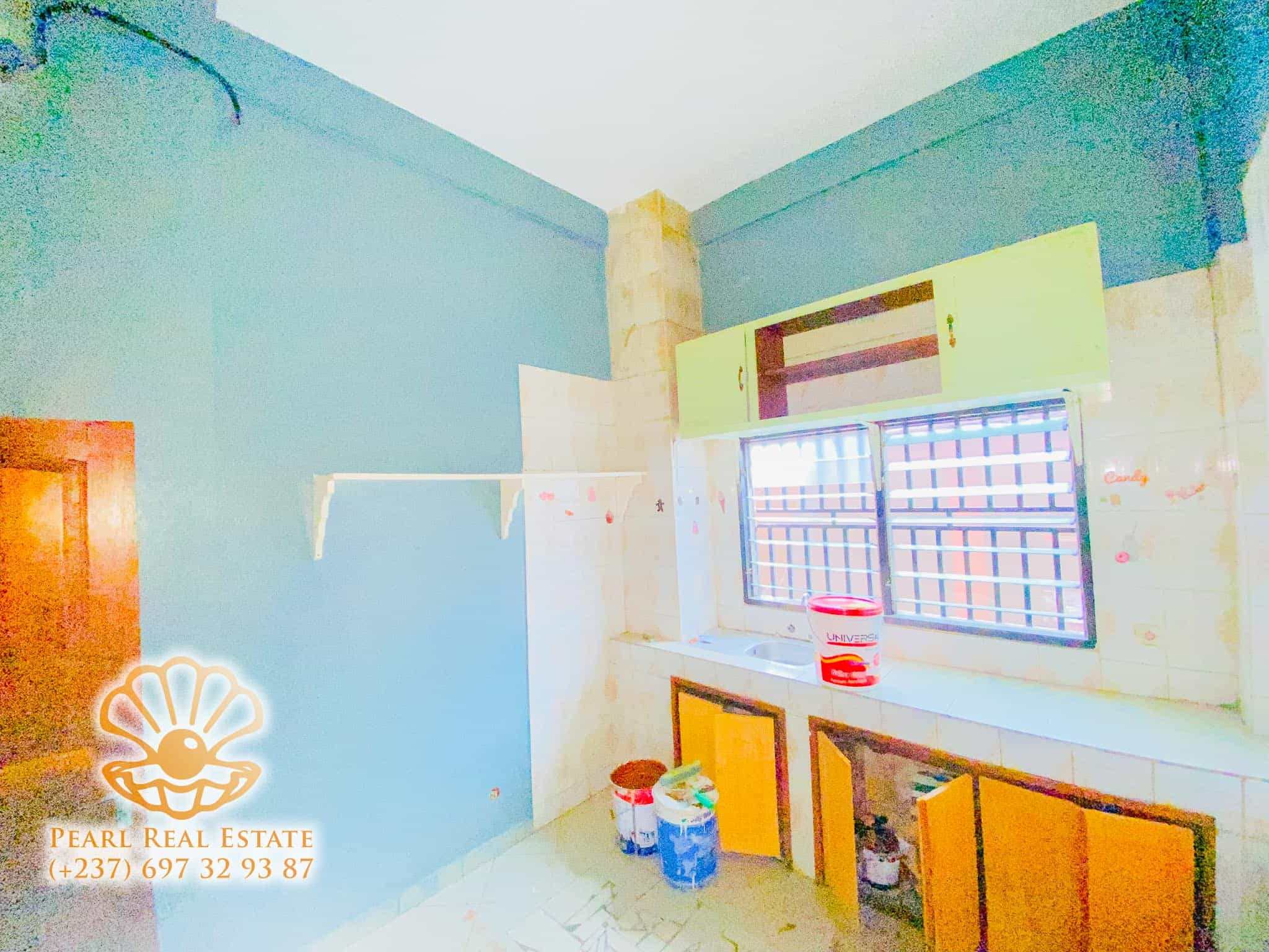 Apartment to rent - Yaoundé, Bastos, Carrefour Bastos - 1 living room(s), 2 bedroom(s), 1 bathroom(s) - 265 000 FCFA / month