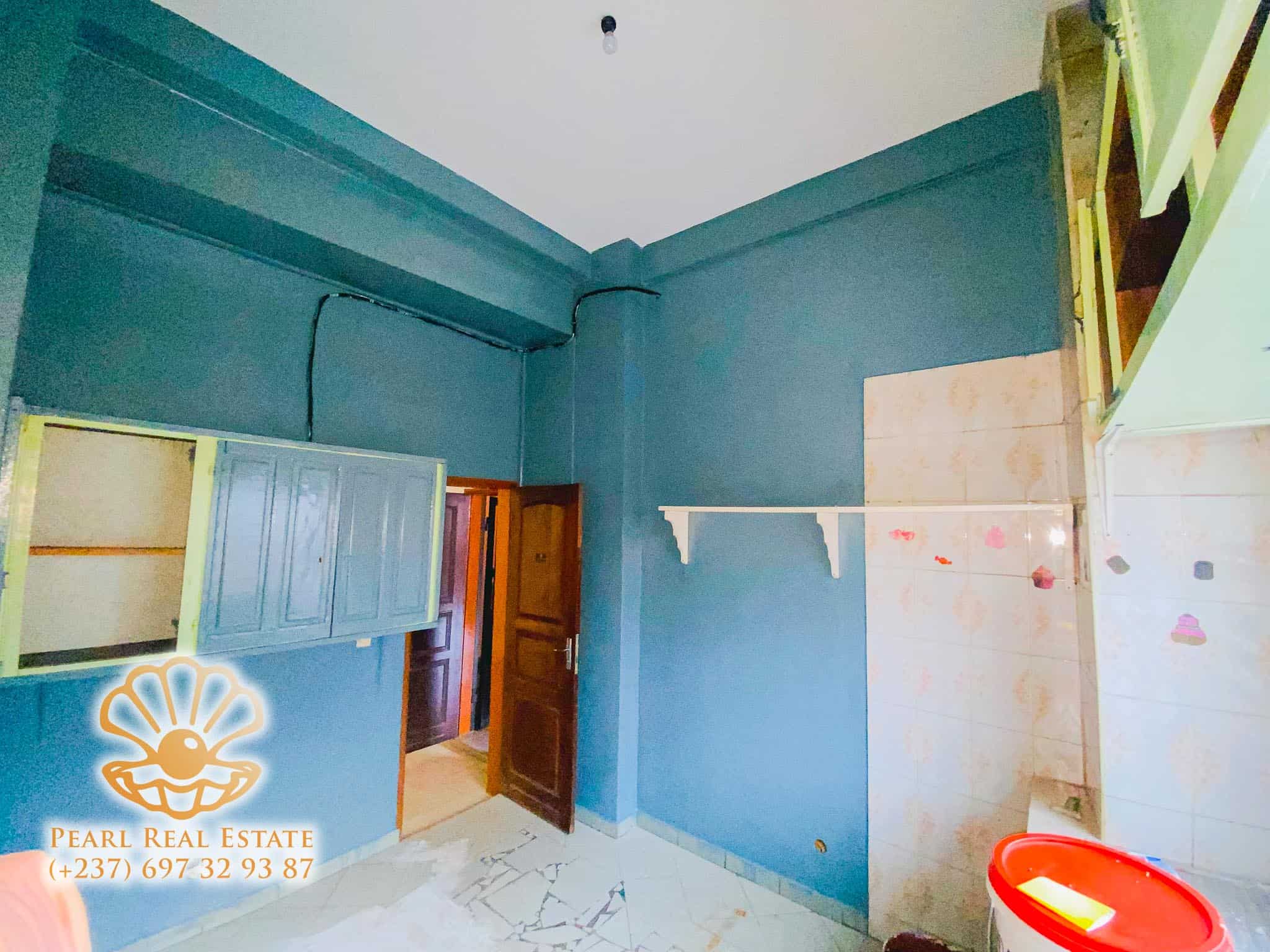 Apartment to rent - Yaoundé, Bastos, Carrefour Bastos - 1 living room(s), 2 bedroom(s), 1 bathroom(s) - 265 000 FCFA / month