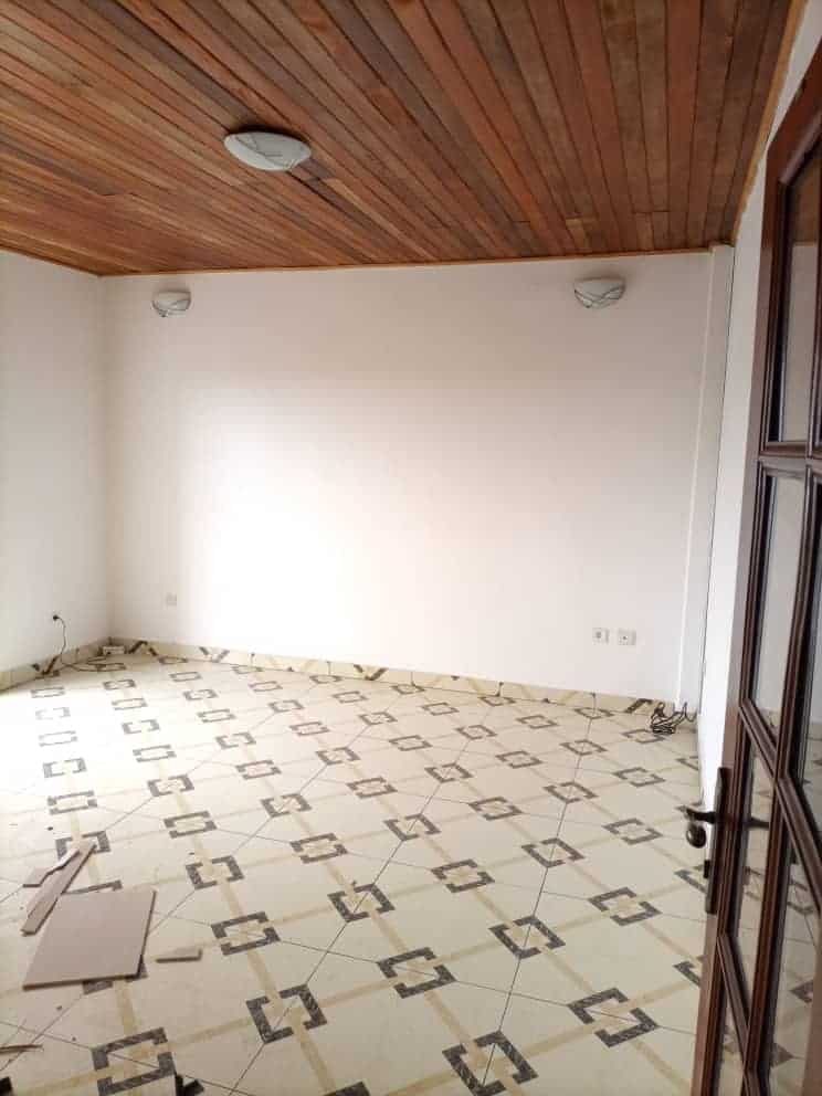 Apartment to rent - Douala, Bonapriso, centre - 1 living room(s), 1 bedroom(s), 1 bathroom(s) - 450 000 FCFA / month