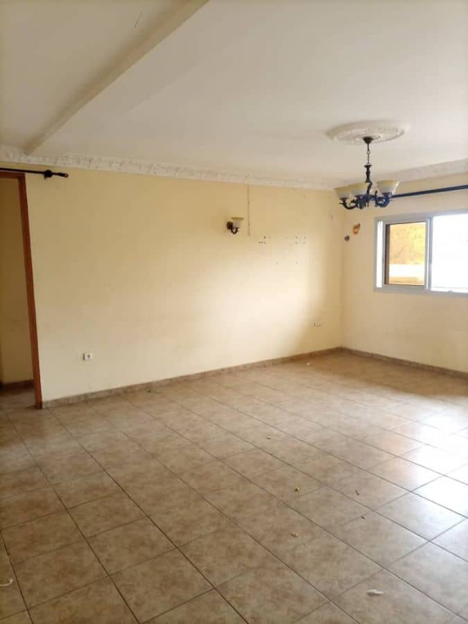 Apartment to rent - Douala, Makepe, Makepe - 1 living room(s), 3 bedroom(s), 2 bathroom(s) - 250 000 FCFA / month