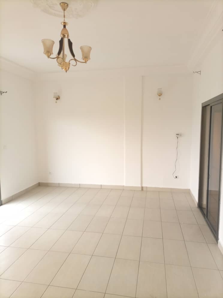 Apartment to rent - Douala, Bonamoussadi, Denver - 1 living room(s), 2 bedroom(s), 1 bathroom(s) - 250 000 FCFA / month