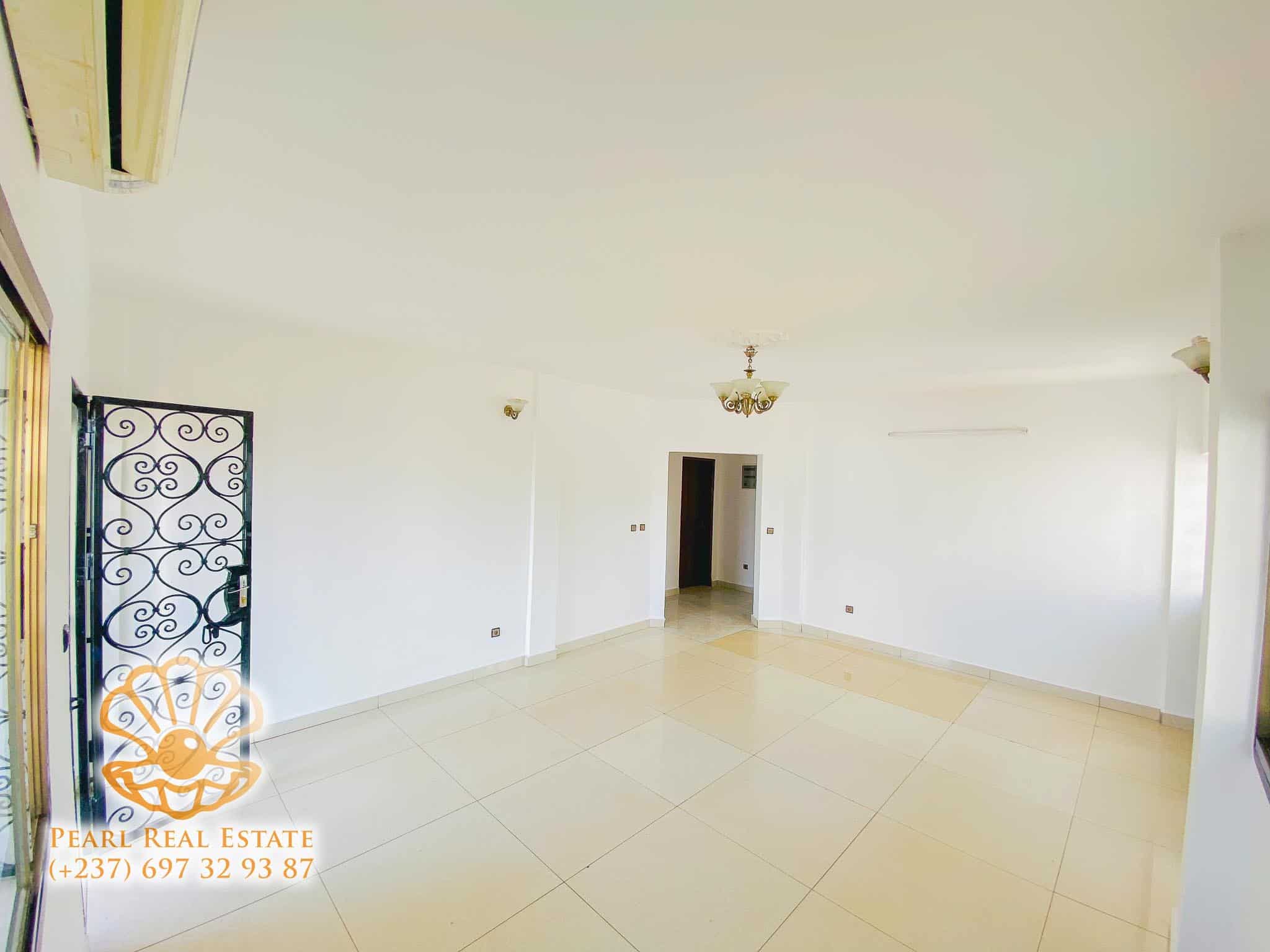 Apartment to rent - Yaoundé, Bastos, Golf - 1 living room(s), 2 bedroom(s), 1 bathroom(s) - 500 000 FCFA / month