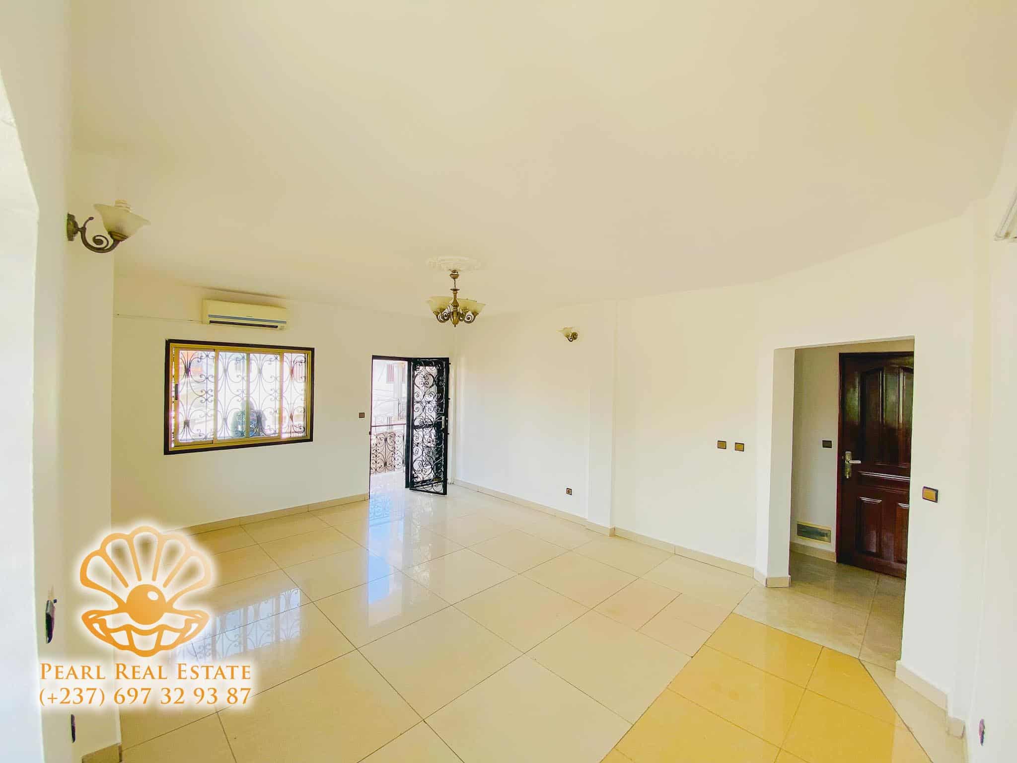 Apartment to rent - Yaoundé, Bastos, Golf - 1 living room(s), 2 bedroom(s), 1 bathroom(s) - 500 000 FCFA / month