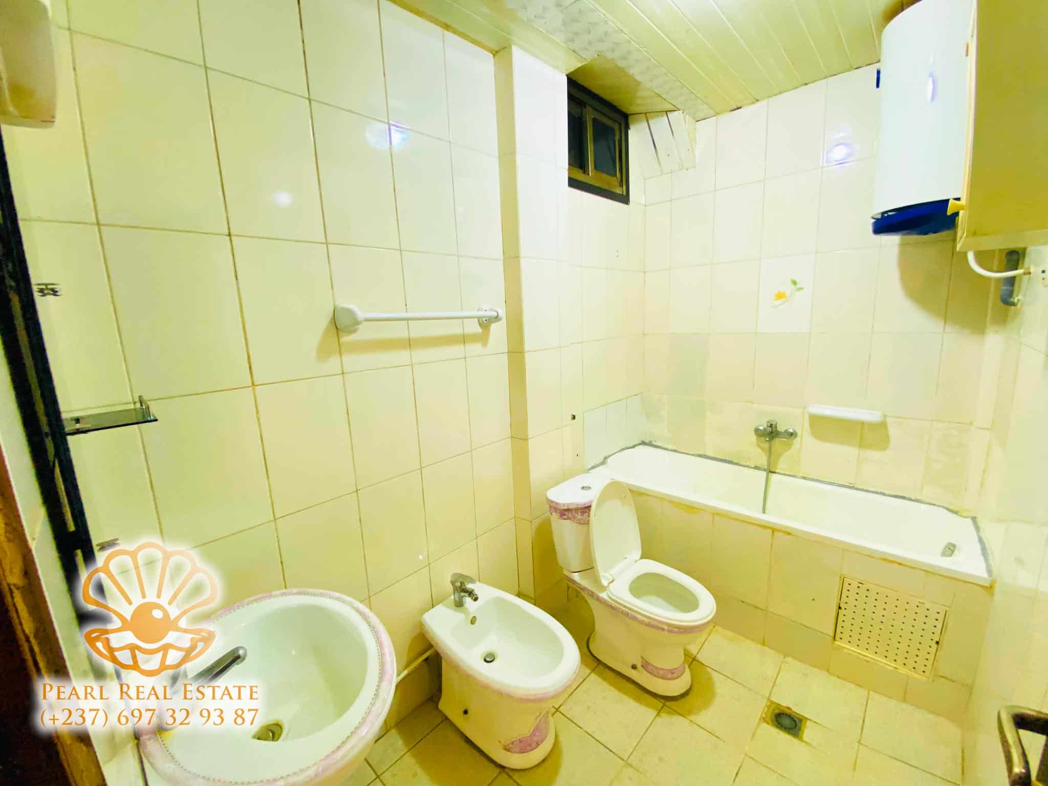 Apartment to rent - Yaoundé, Bastos, Golf - 1 living room(s), 2 bedroom(s), 1 bathroom(s) - 500 000 FCFA / month