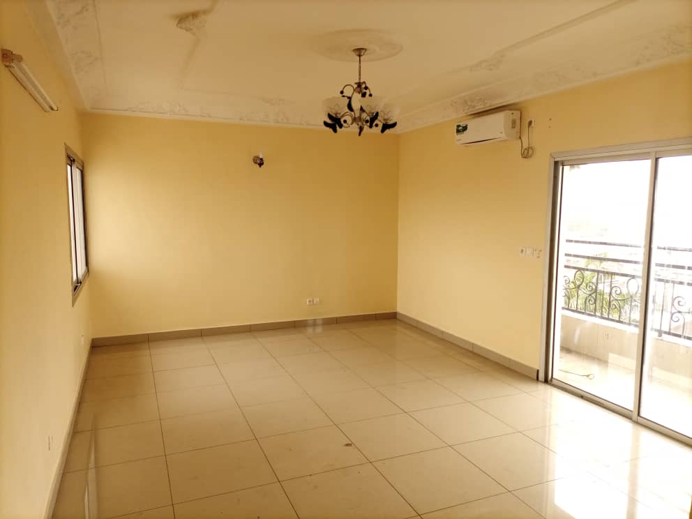 Appartement à louer - Douala, Deido, Bonantone - 1 salon(s), 2 chambre(s), 1 salle(s) de bains - 250 000 FCFA / mois