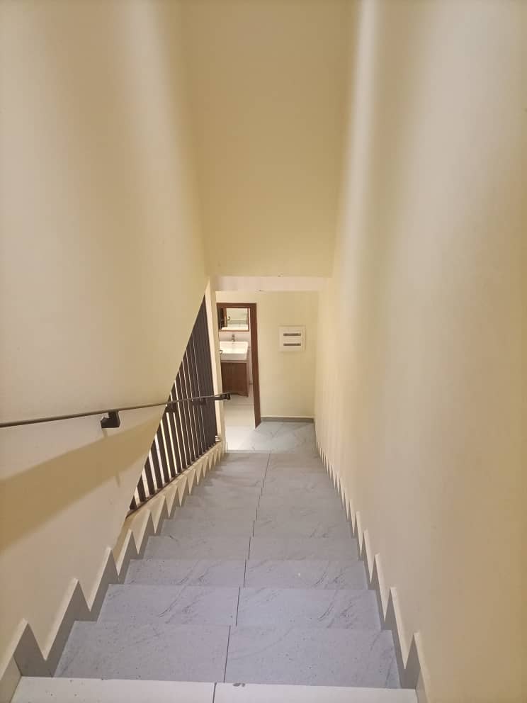 Apartment to rent - Yaoundé, Bastos, Appartement duplex avec salle de sport , piscine et, ascenseur - 1 living room(s), 4 bedroom(s), 5 bathroom(s) - 2 000 000 FCFA / month